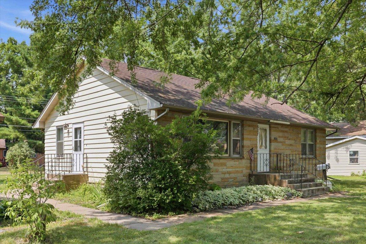 527 Morrison St, Mora, MN 55051
