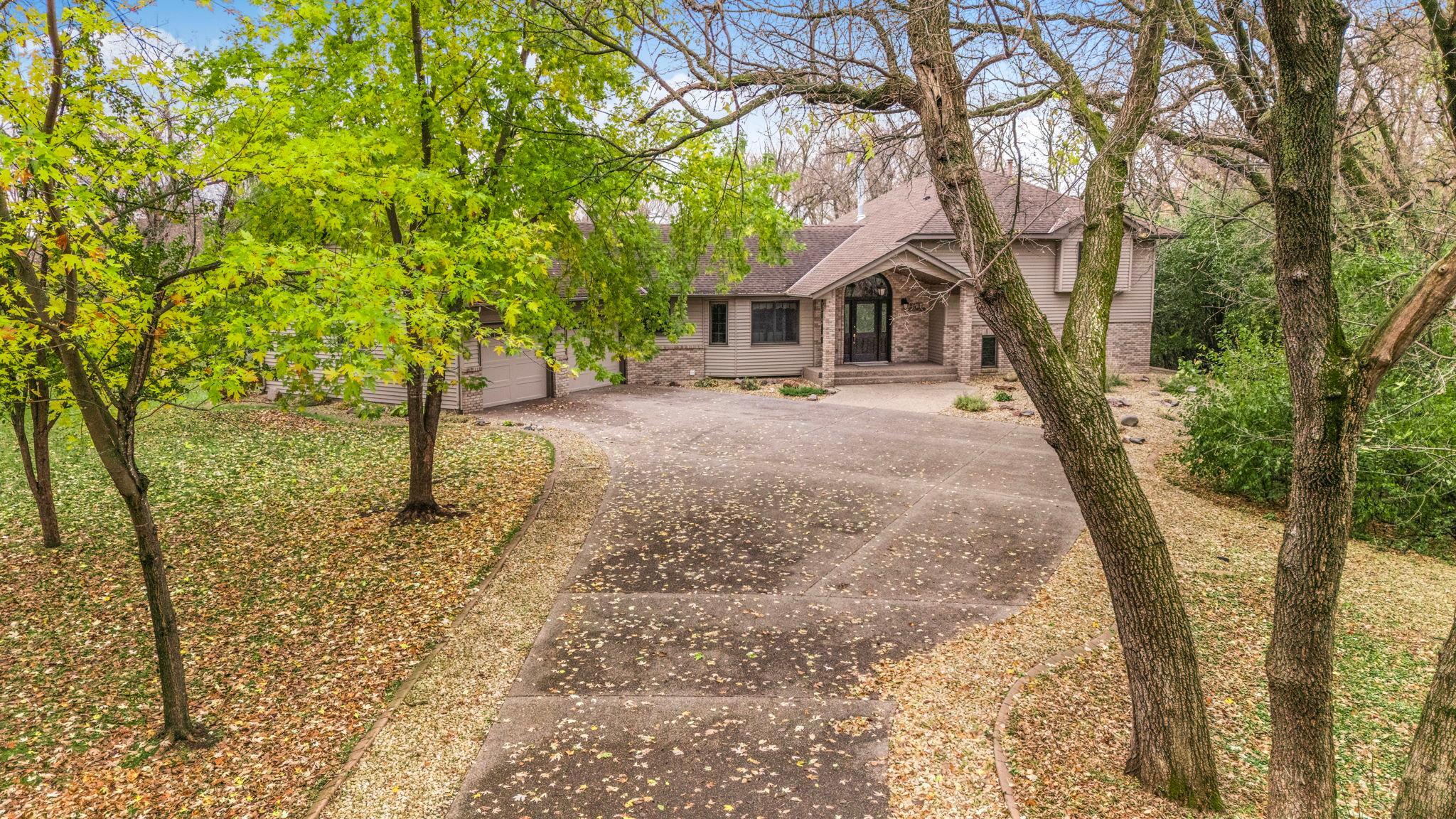 4218 White Dr, Saint Cloud, MN 56303