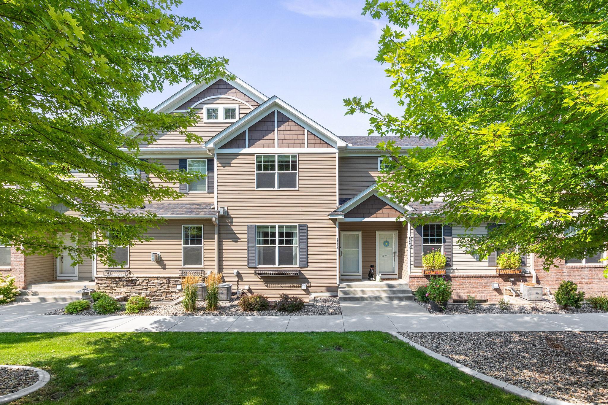 7745 Madelyn Creek Dr, Victoria, MN 55386