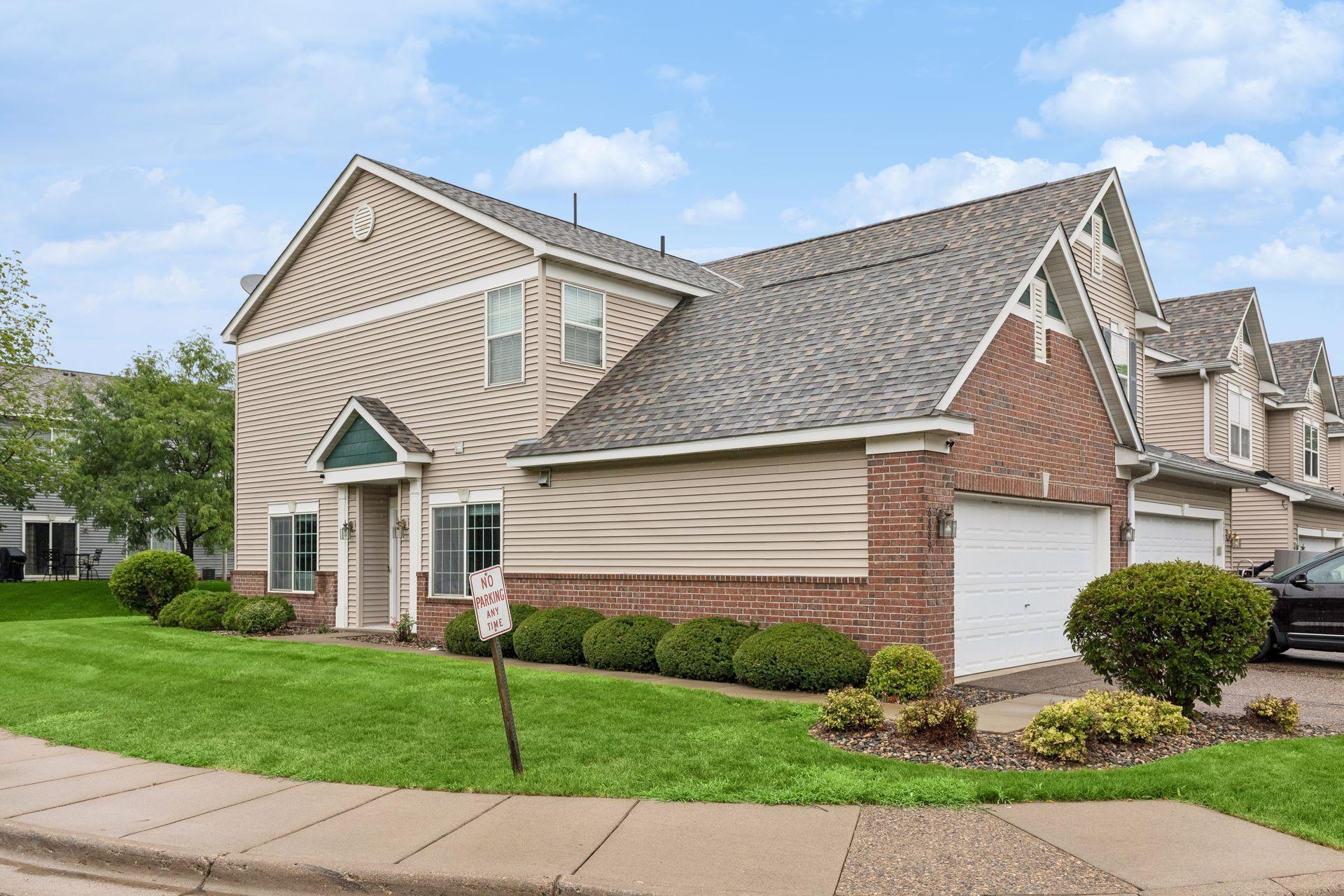6889 Folkestone Rd #711, Apple Valley, MN 55124