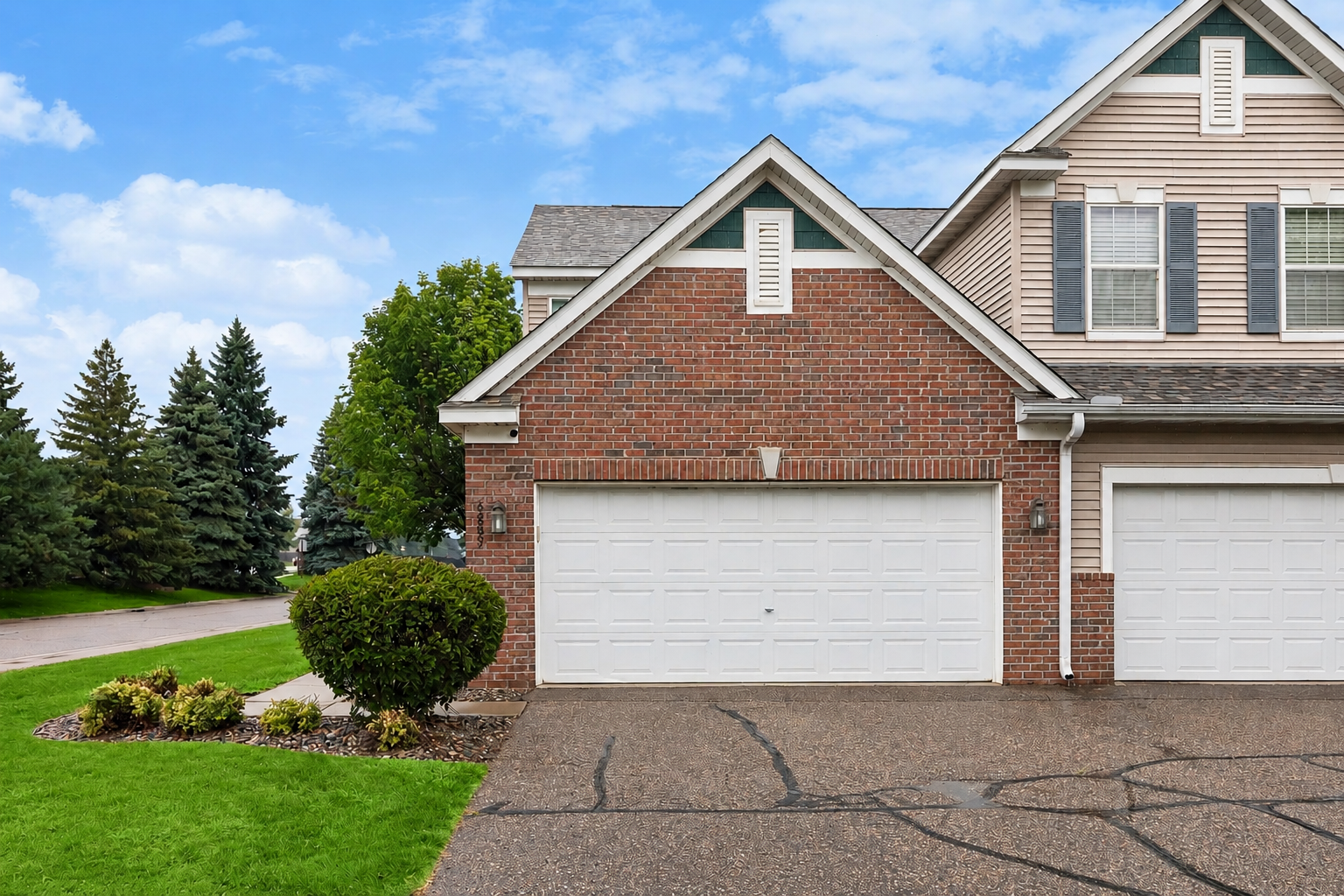 6889 Folkestone Rd #711, Apple Valley, MN 55124