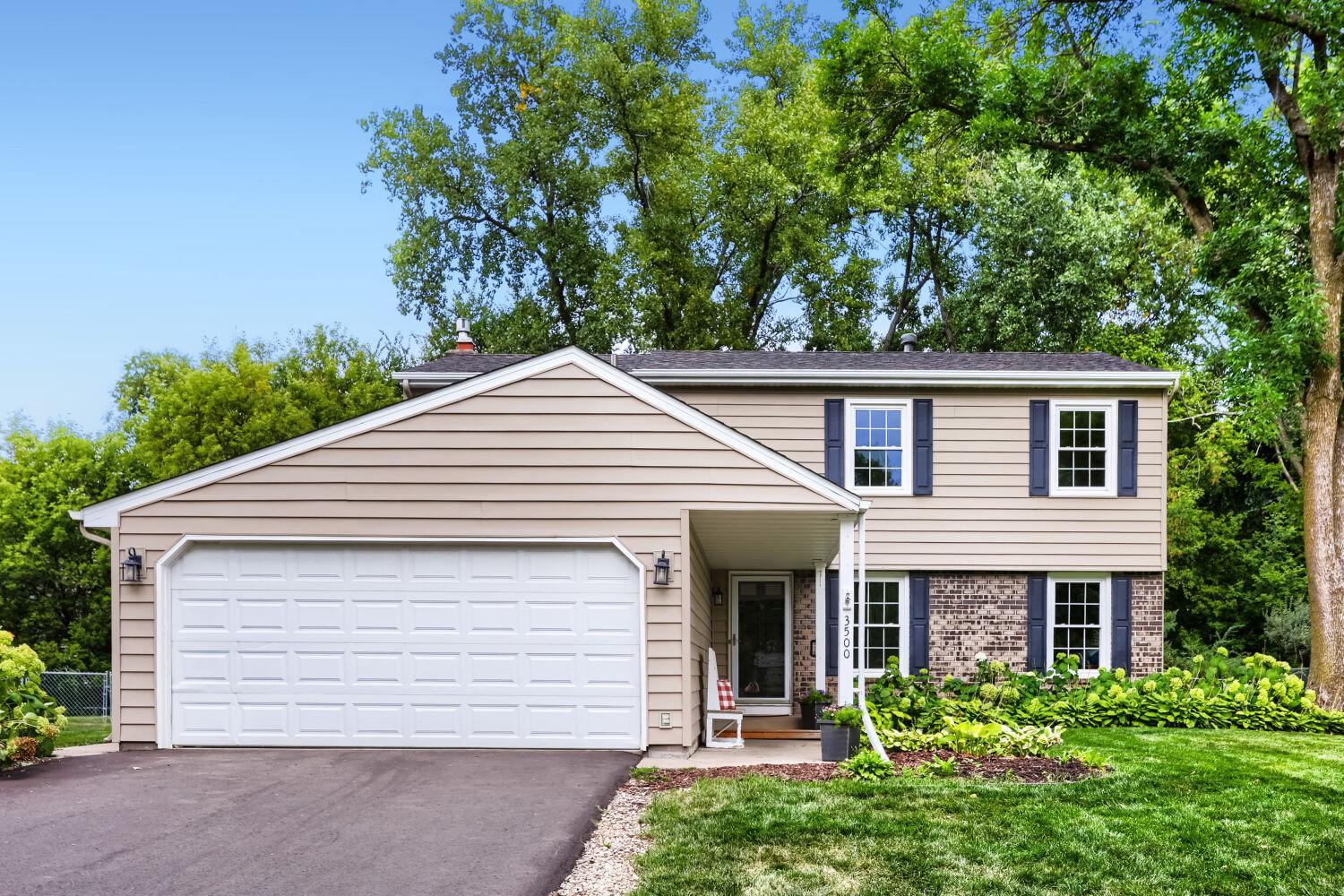 3500 Urbandale Ln N, Plymouth, MN 55447