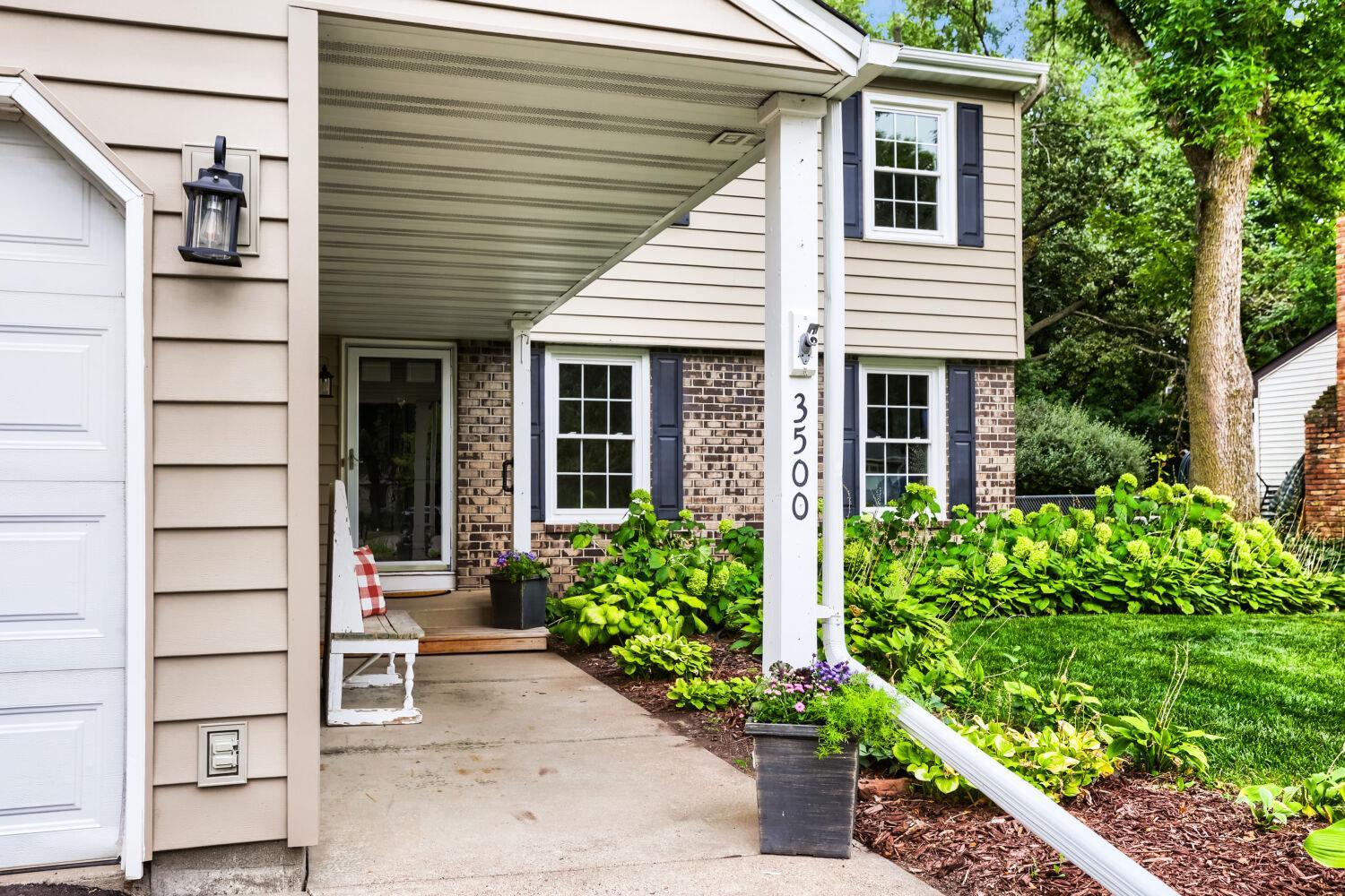3500 Urbandale Ln N, Plymouth, MN 55447