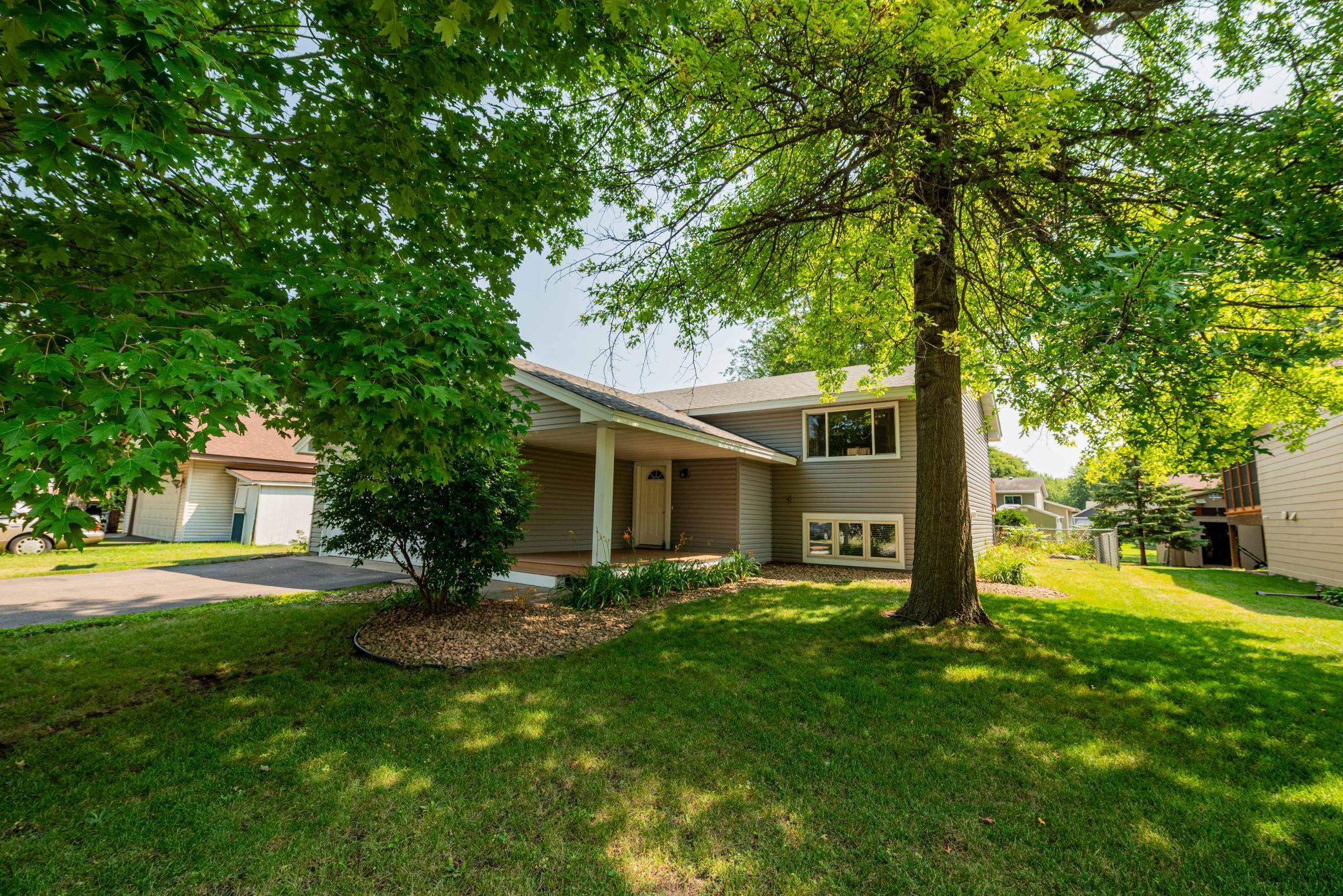 3244 Meadowbrook Ct, Vadnais Heights, MN 55127