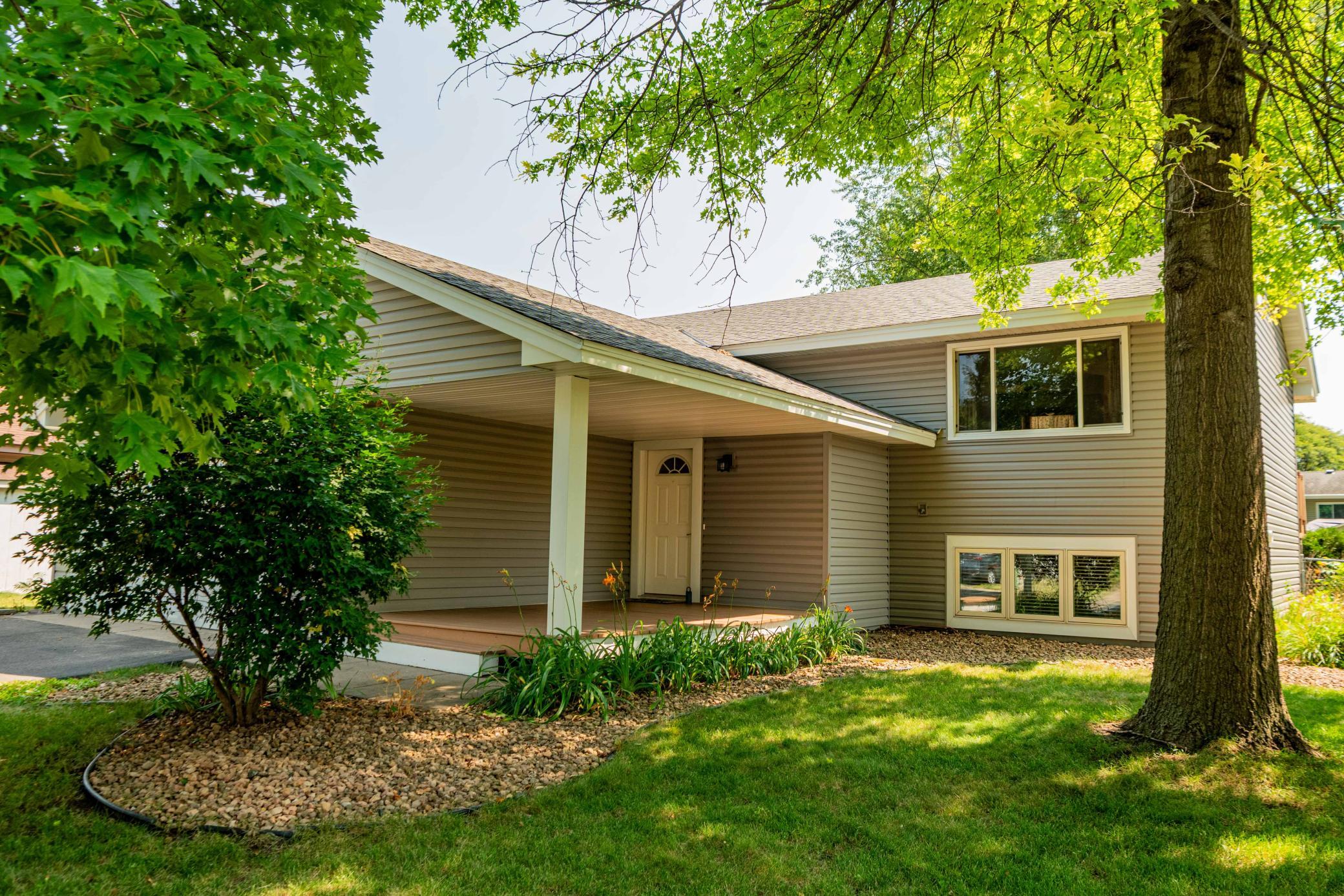 3244 Meadowbrook Ct, Vadnais Heights, MN 55127
