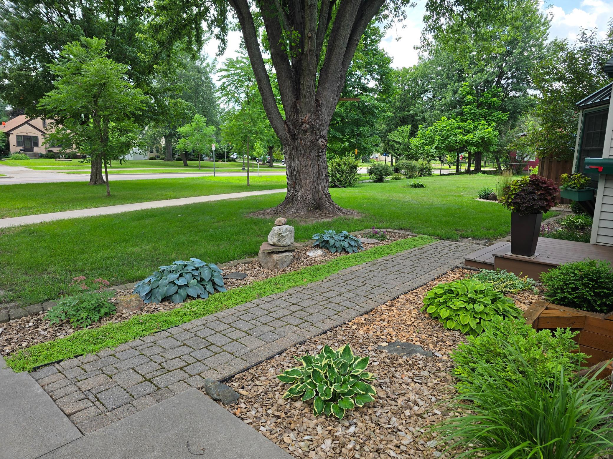 493 Wheelock Pw W, Saint Paul, MN 55117