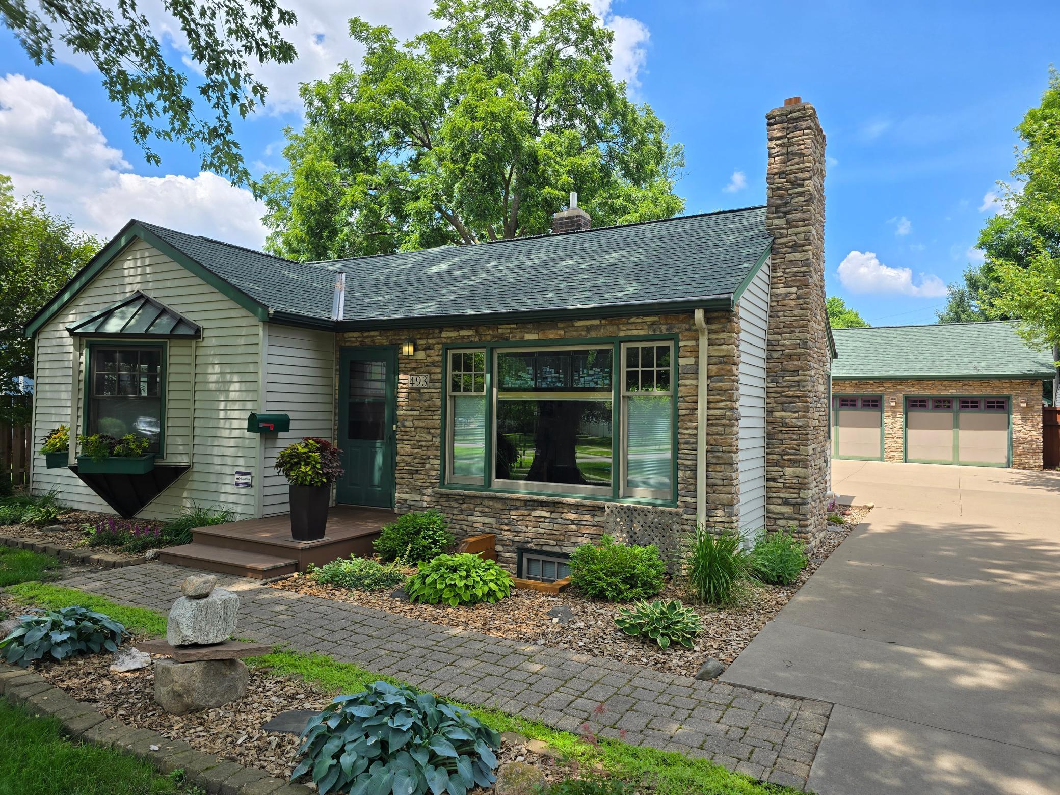 493 Wheelock Pw W, Saint Paul, MN 55117
