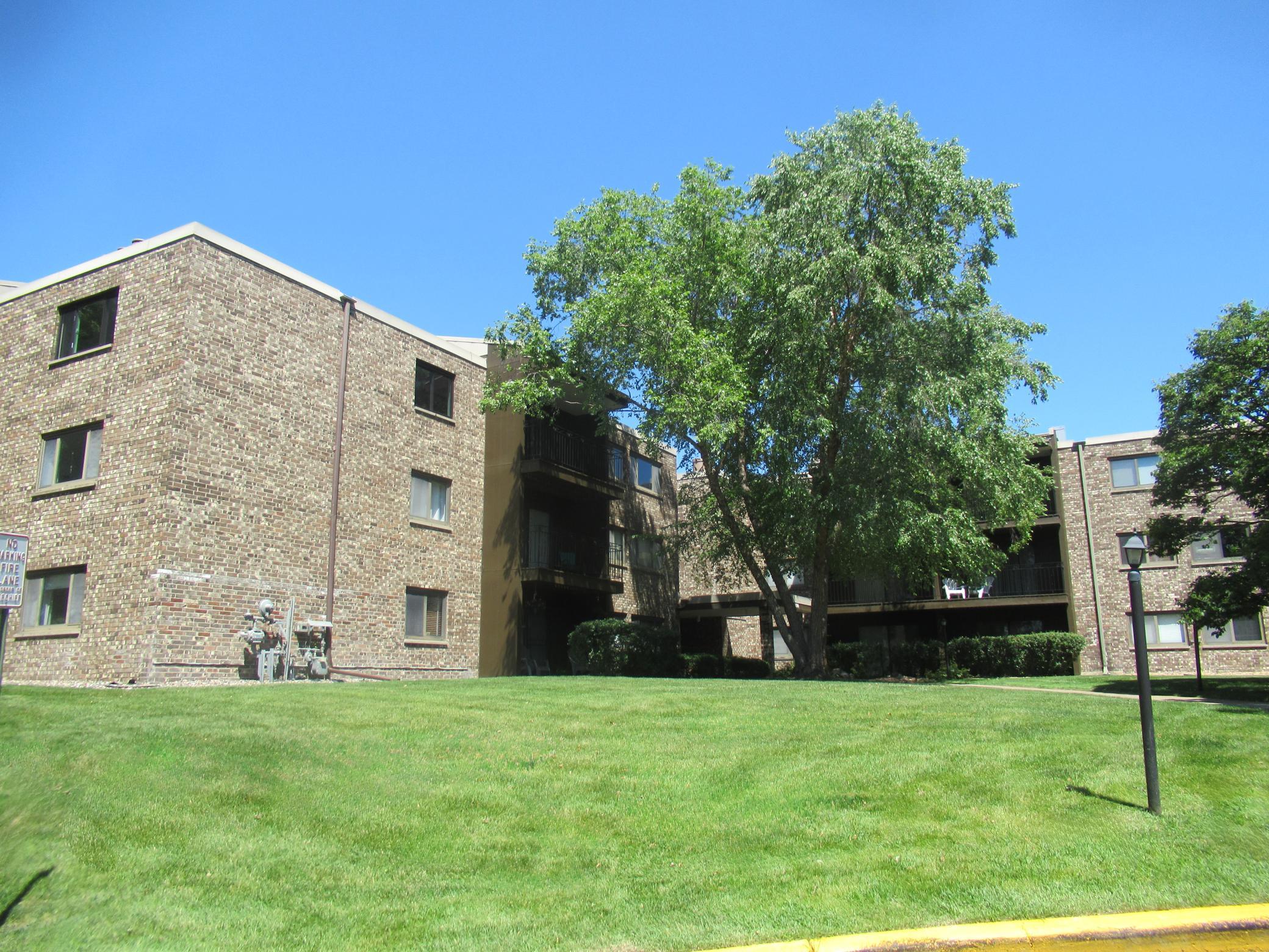 4100 Parklawn Ave #218, Edina, MN 55435
