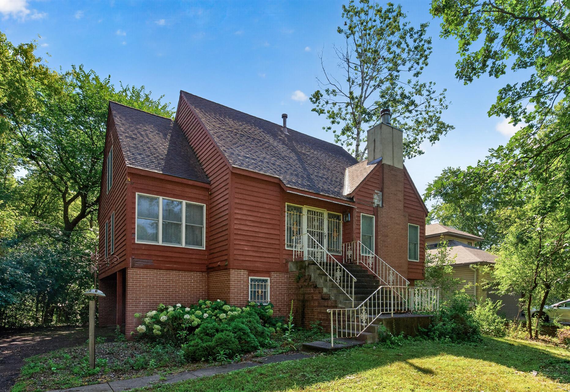 2597 Hayward Ave N, Oakdale, MN 55128