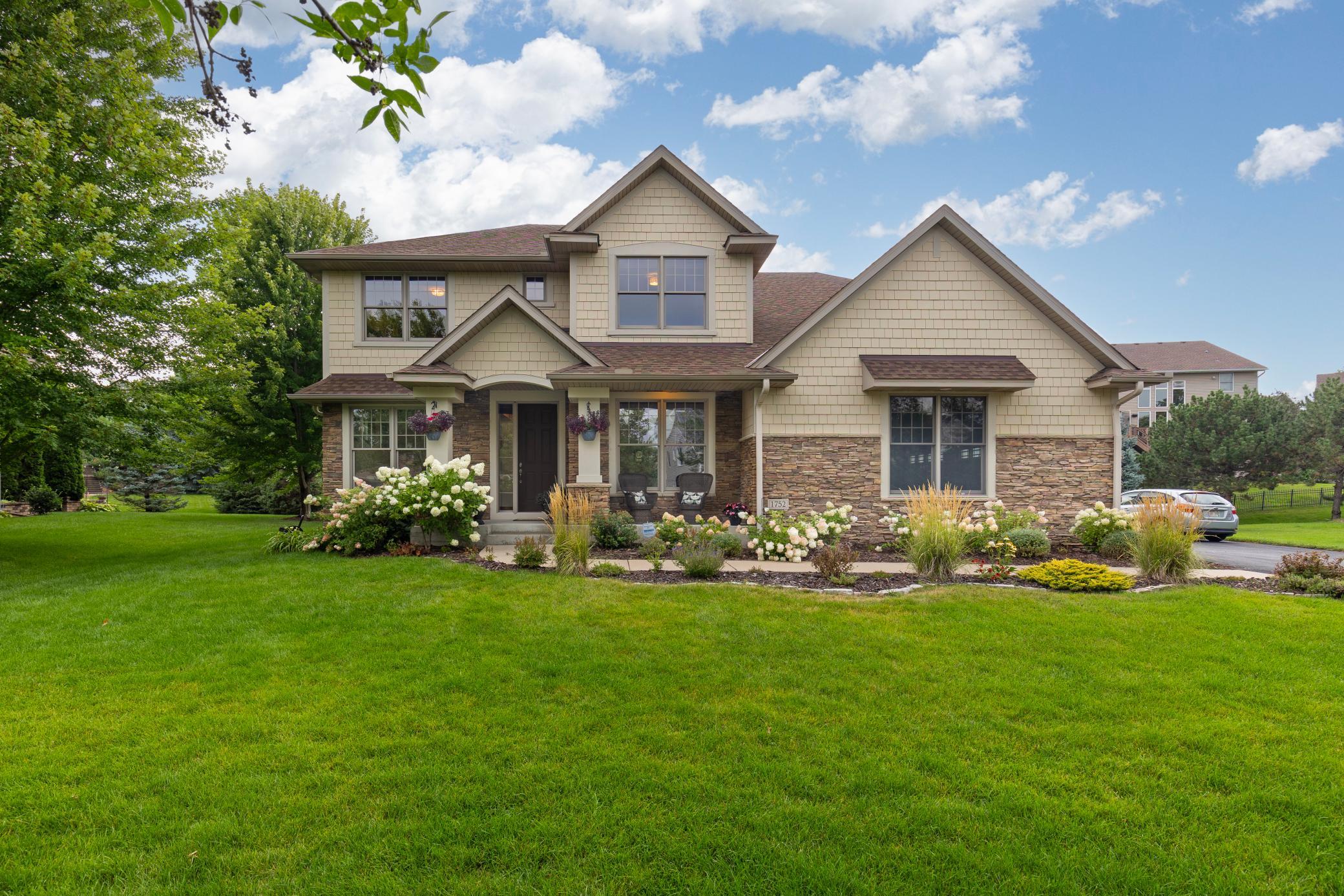 1752 Carriage Dr, Victoria, MN 55386