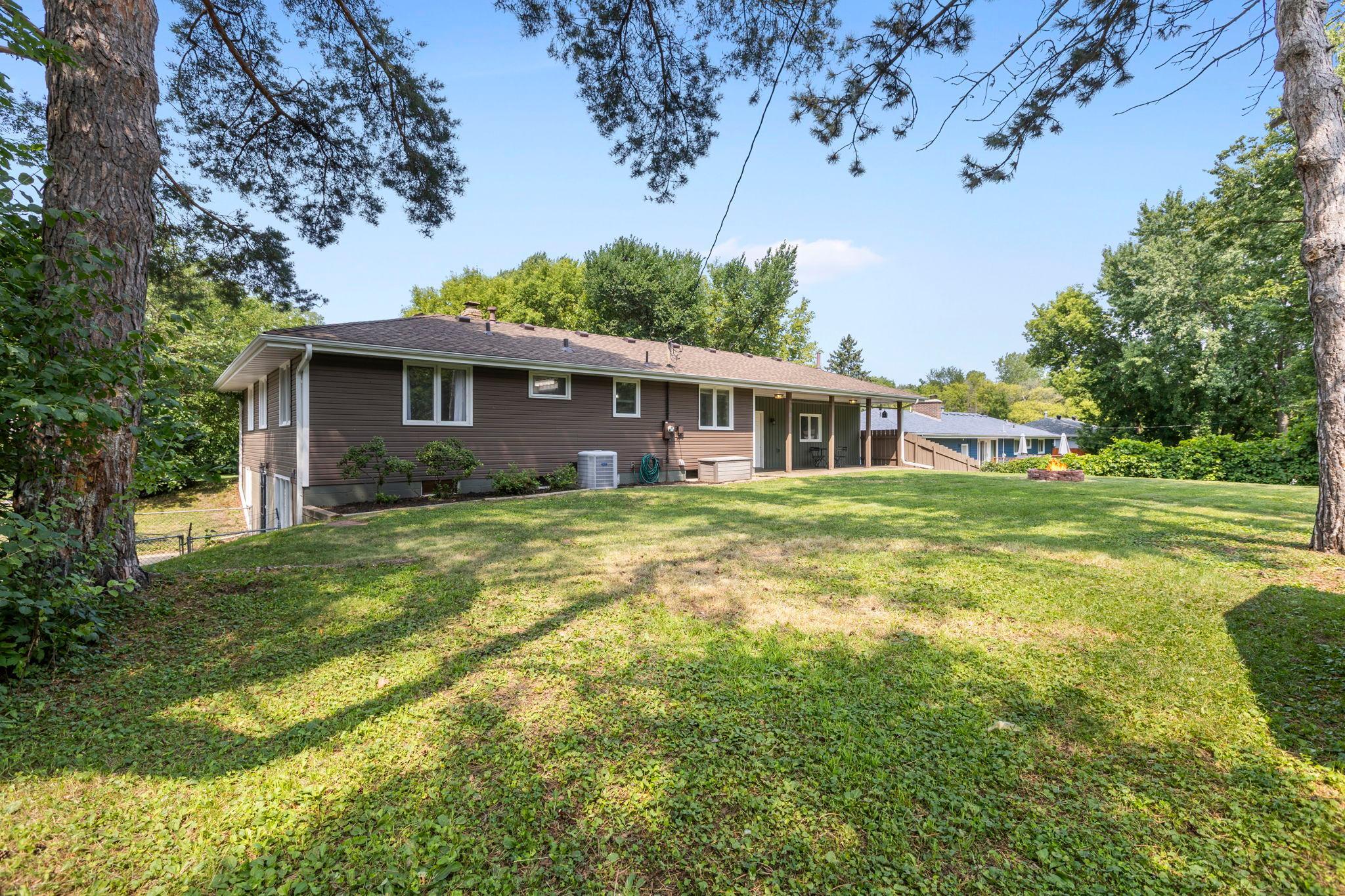 13709 Thomas Ave S, Burnsville, MN 55337
