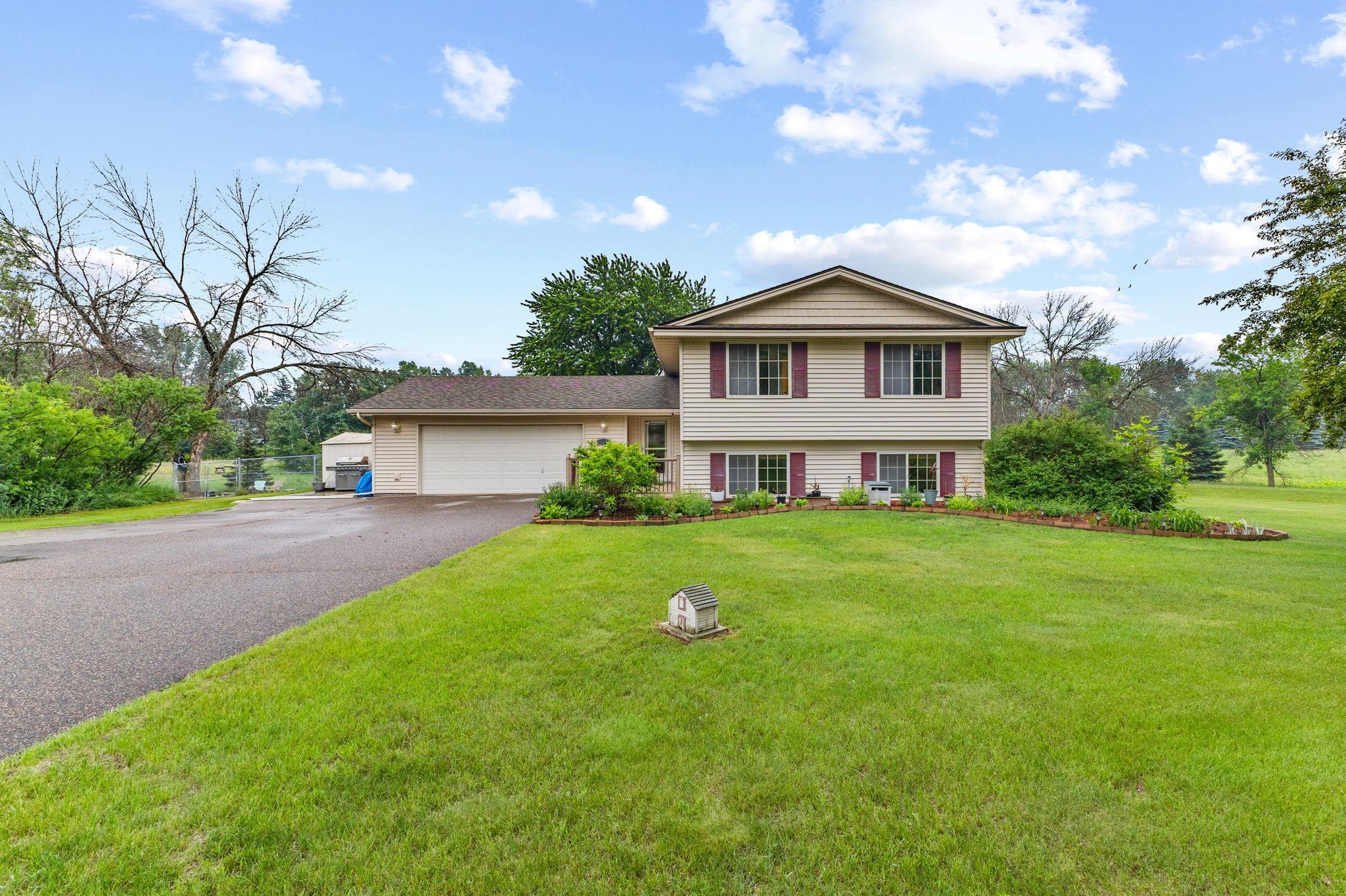 20075 Uplander St NW, Oak Grove, MN 55011