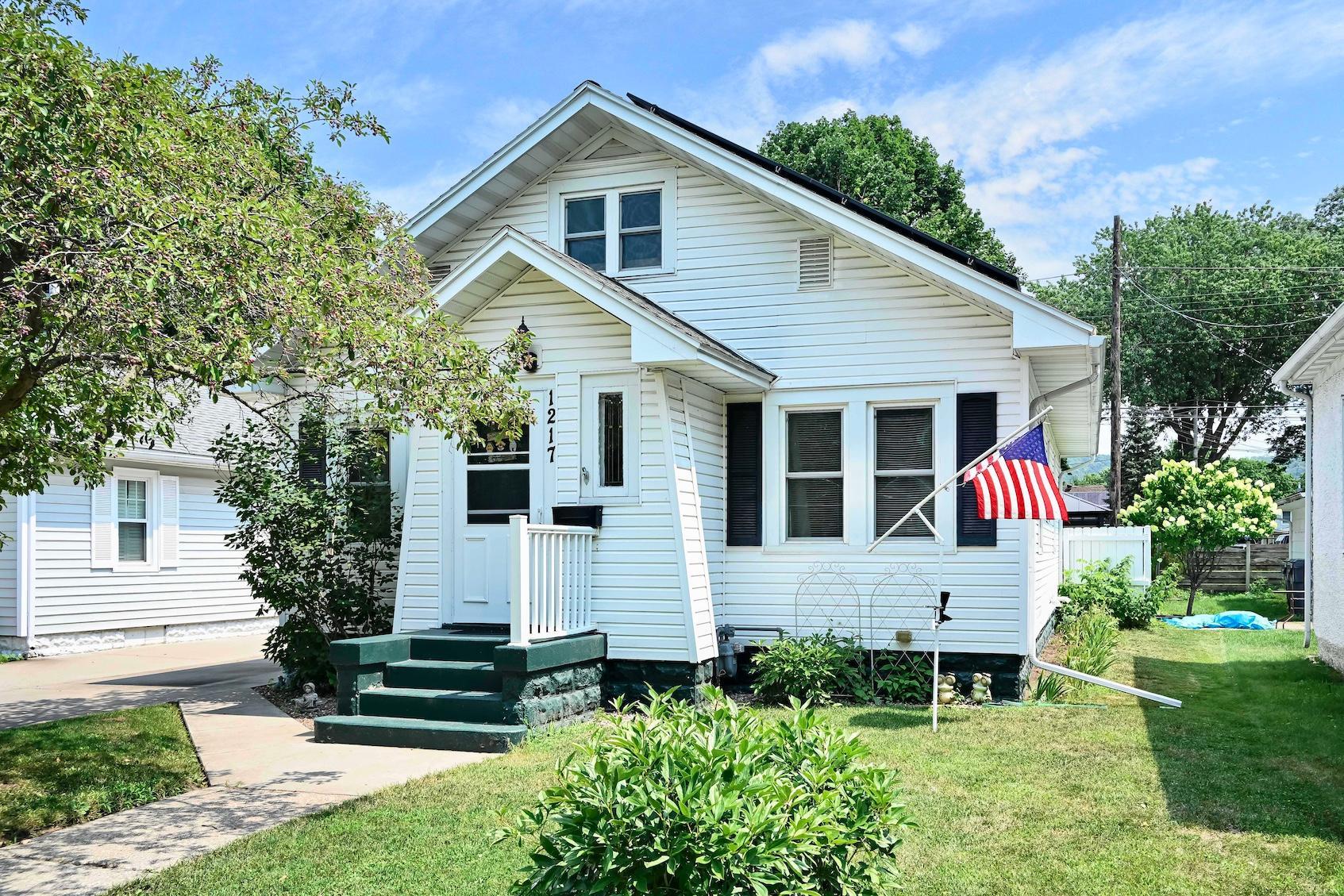 1217 East Ave S, La Crosse, WI 54601