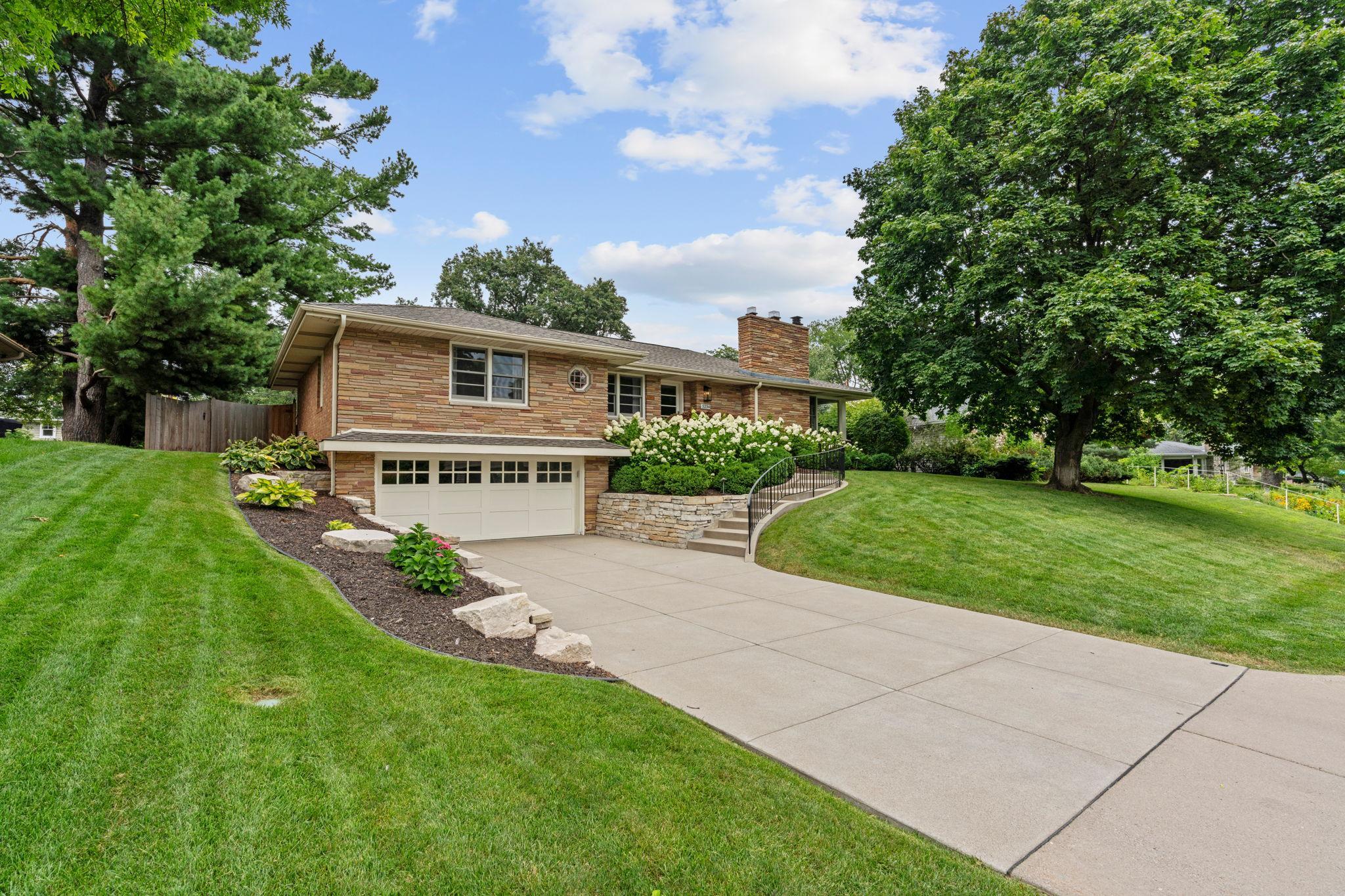5234 Hollywood Rd, Edina, MN 55436