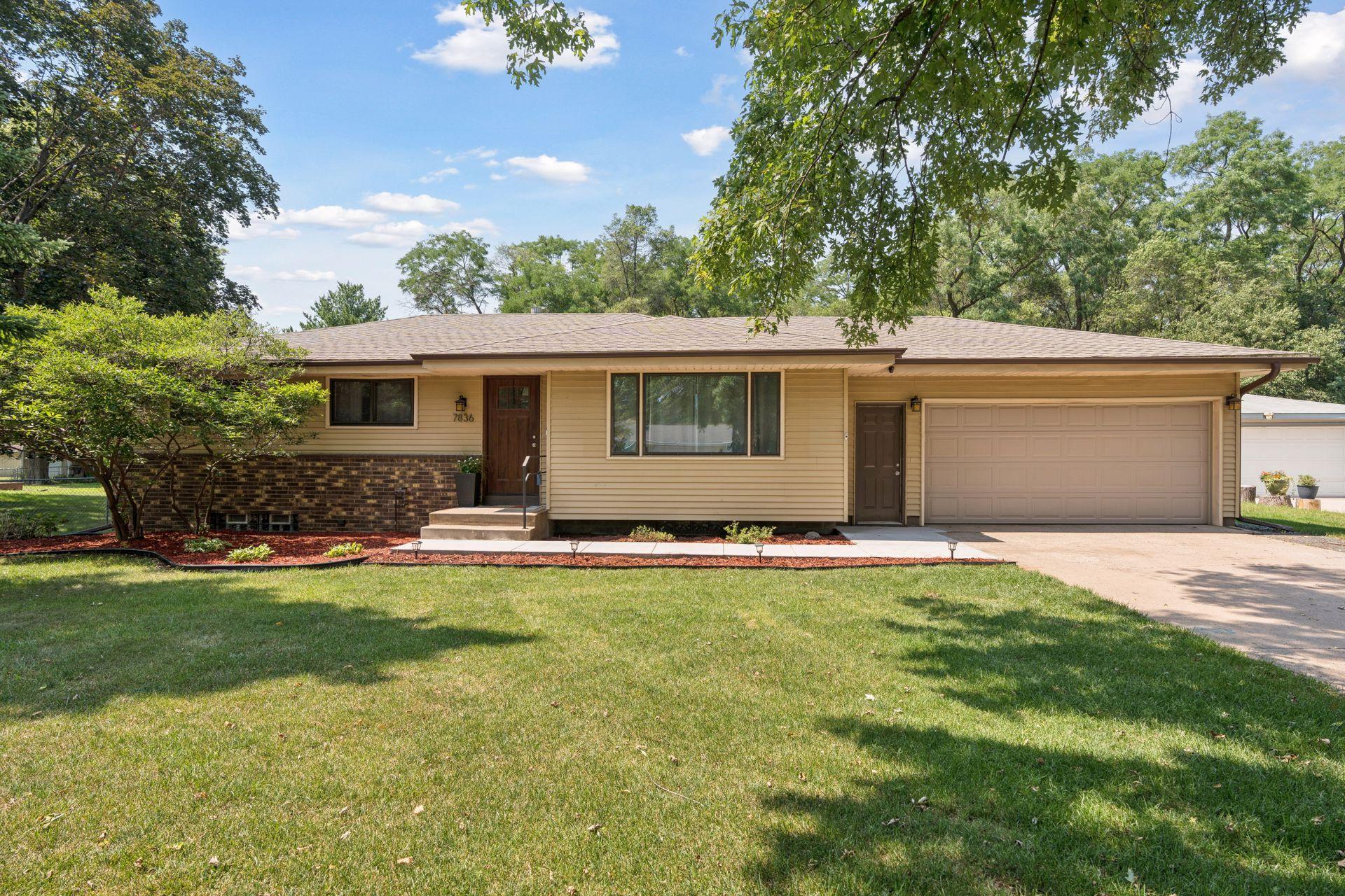 7836 Woodlawn Dr, Mounds View, MN 55112