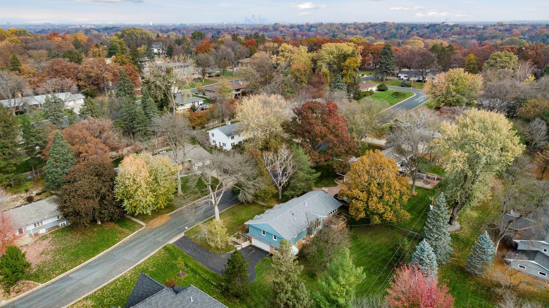 6015 Saxony Rd, Edina, MN 55436