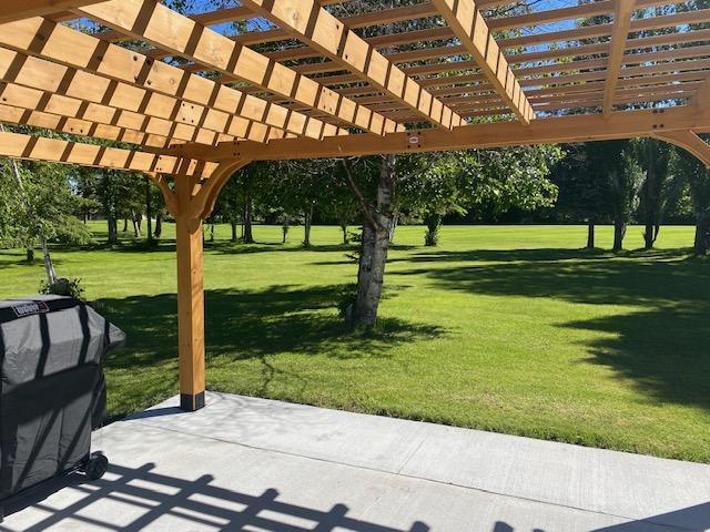 126 Elm Dr, Warroad, MN 56763