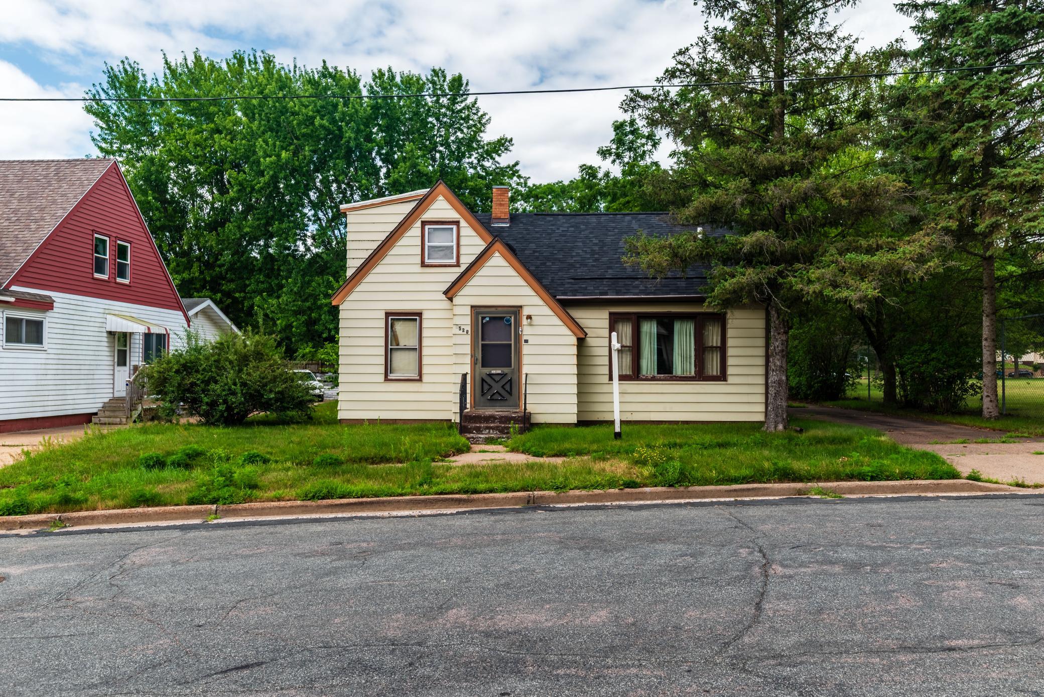 1520 9th St, Eau Claire, WI 54703