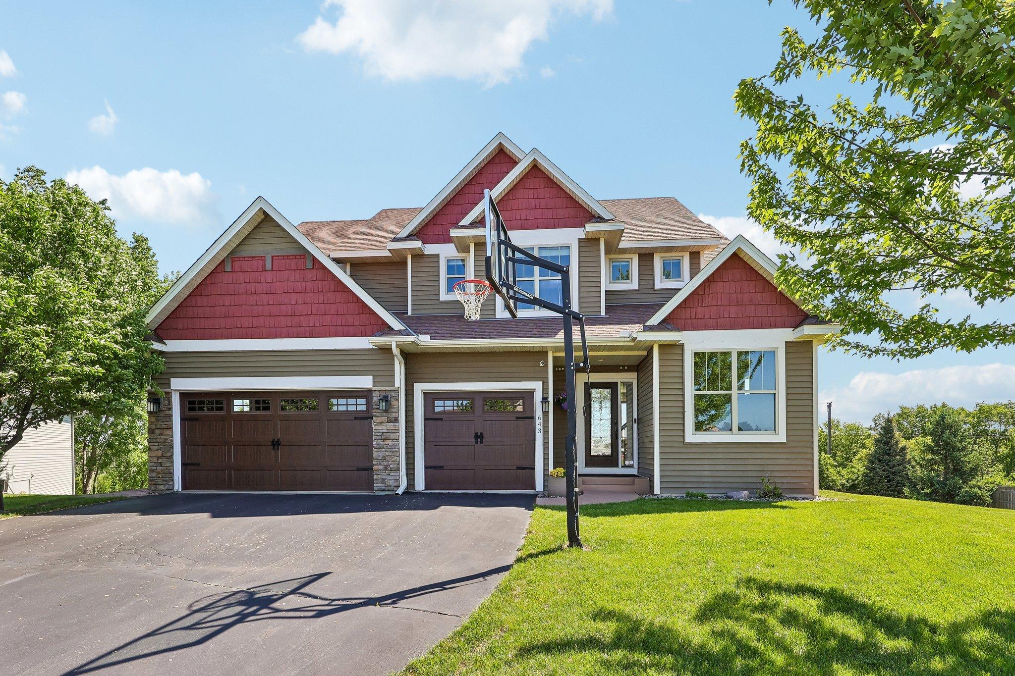 643 Parkside Ct, Eagan, MN 55123