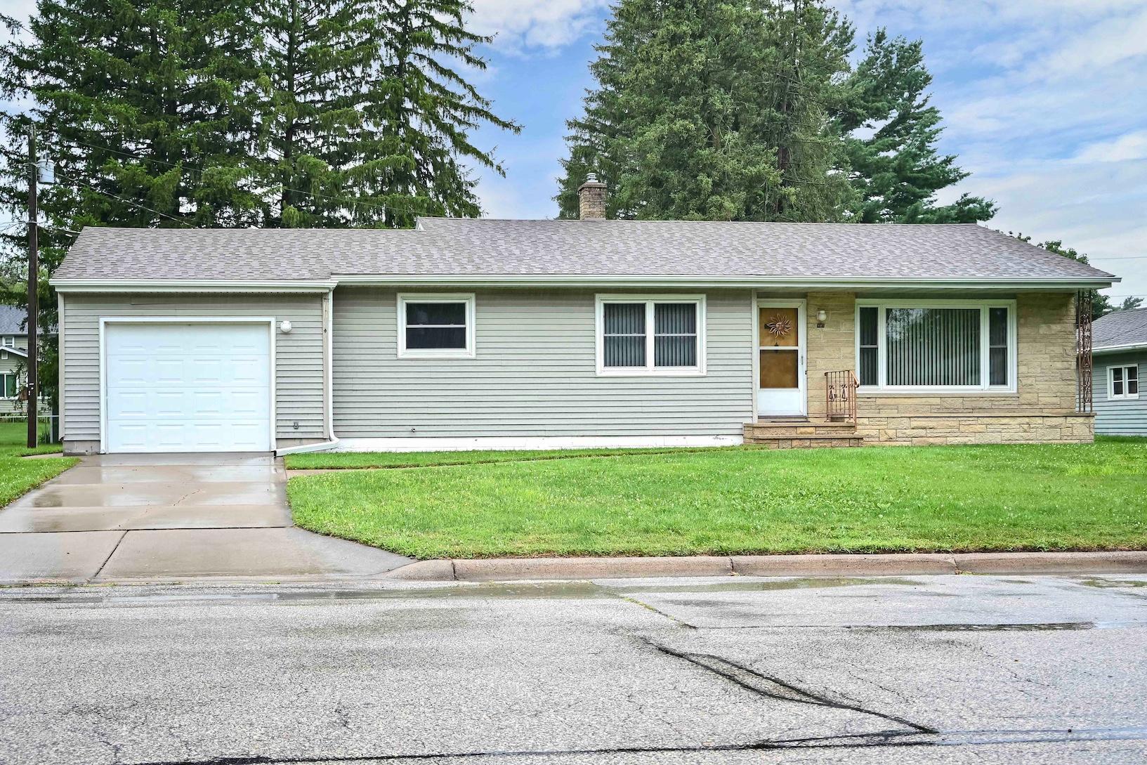 625 Terry Ln, Winona, MN 55987