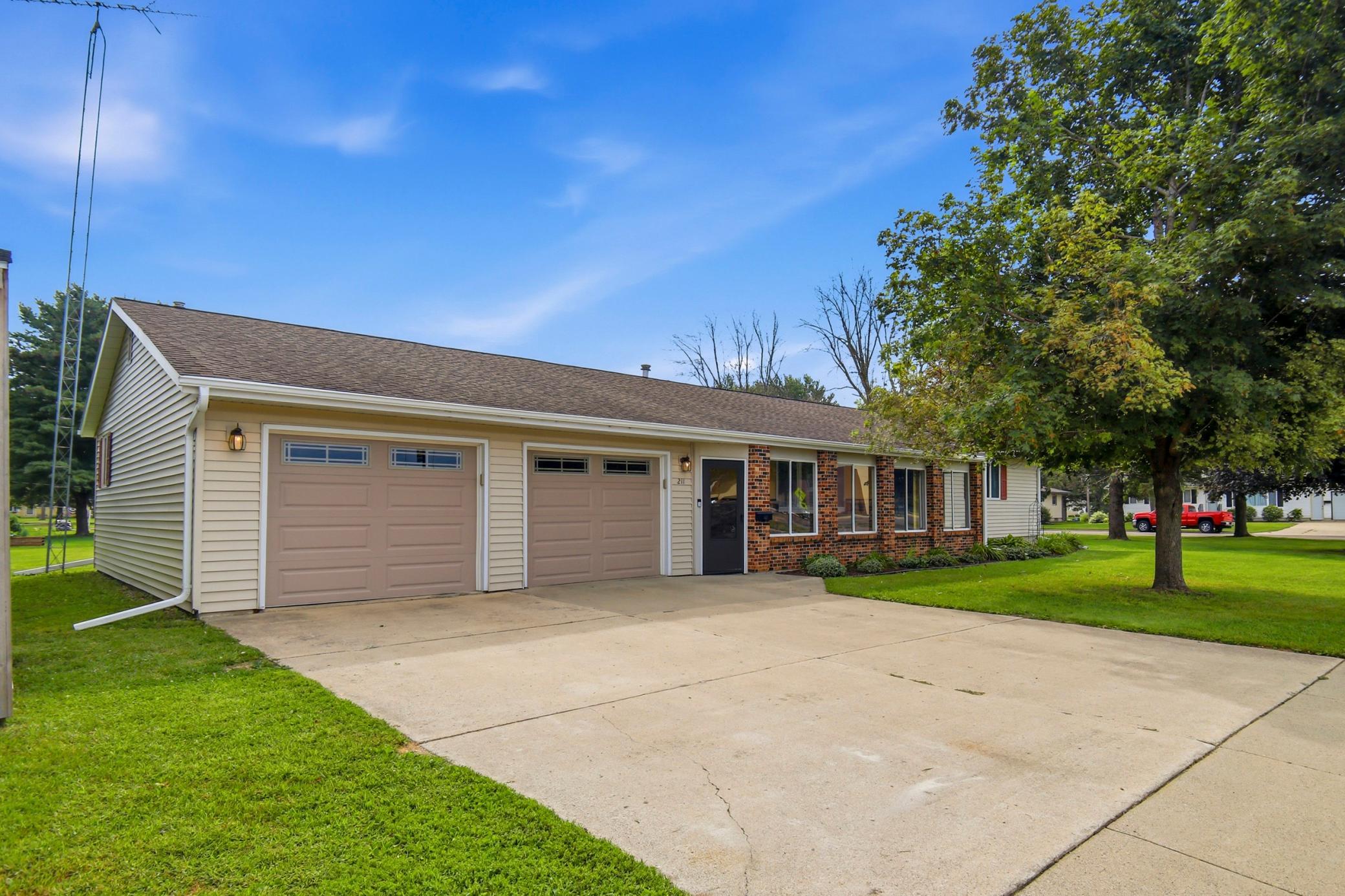 211 4th Ave NW, Blooming Prairie, MN 55917