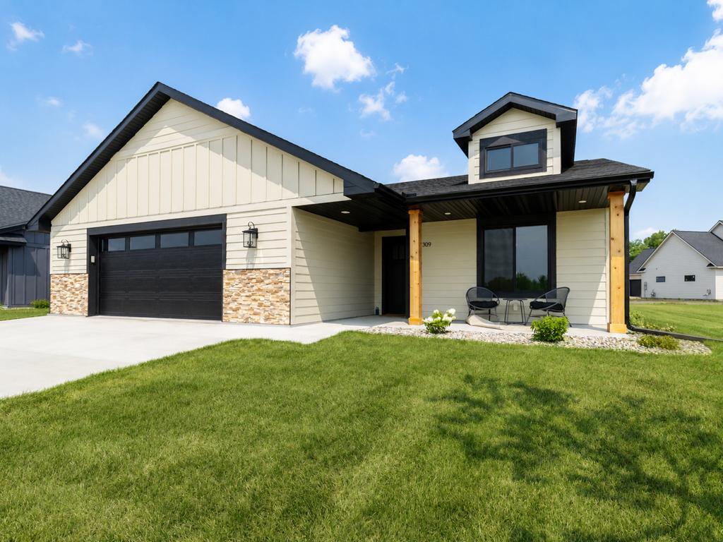 309 Pinehurst Dr, Mankato, MN 56001