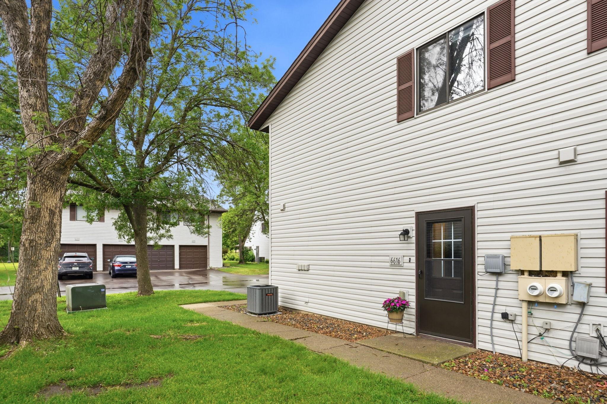 6616 84th Ct N, Brooklyn Park, MN 55445