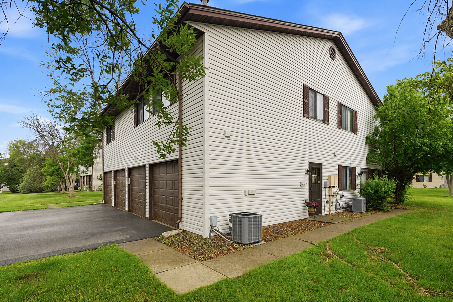 6616 84th Ct N, Brooklyn Park, MN 55445