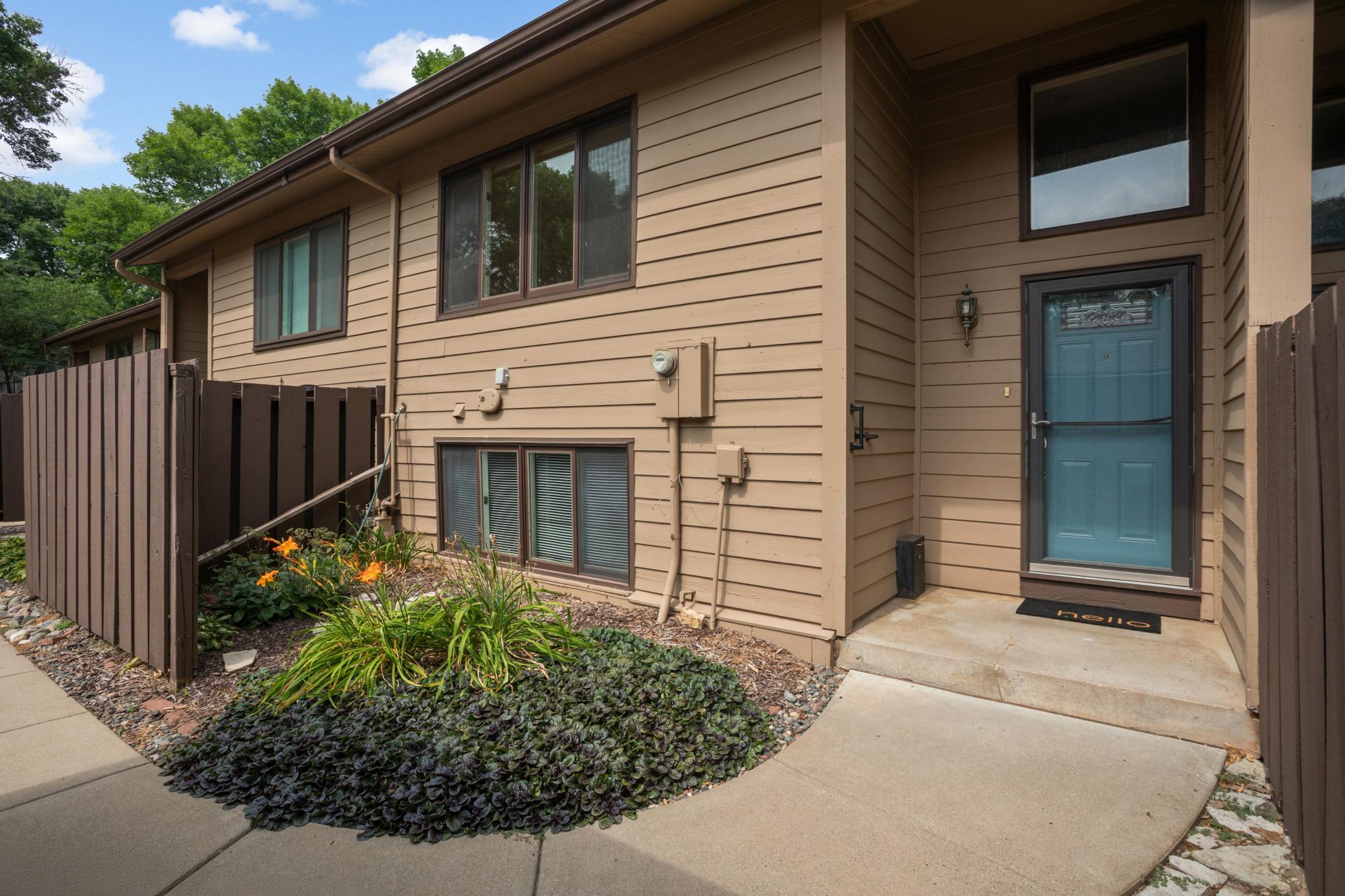 219 W Eagle Lake Dr, Maple Grove, MN 55369
