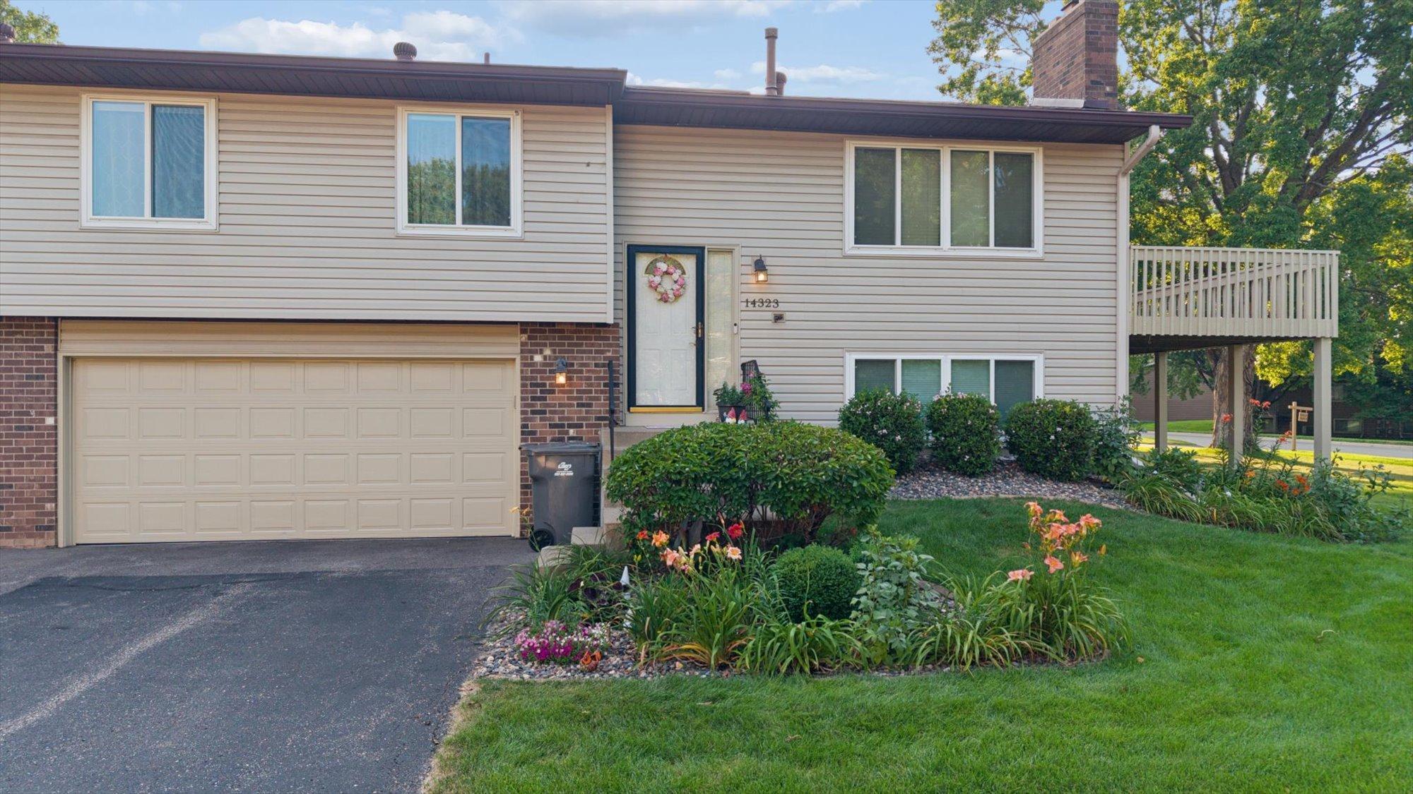 14323 Chestnut Dr, Eden Prairie, MN 55347