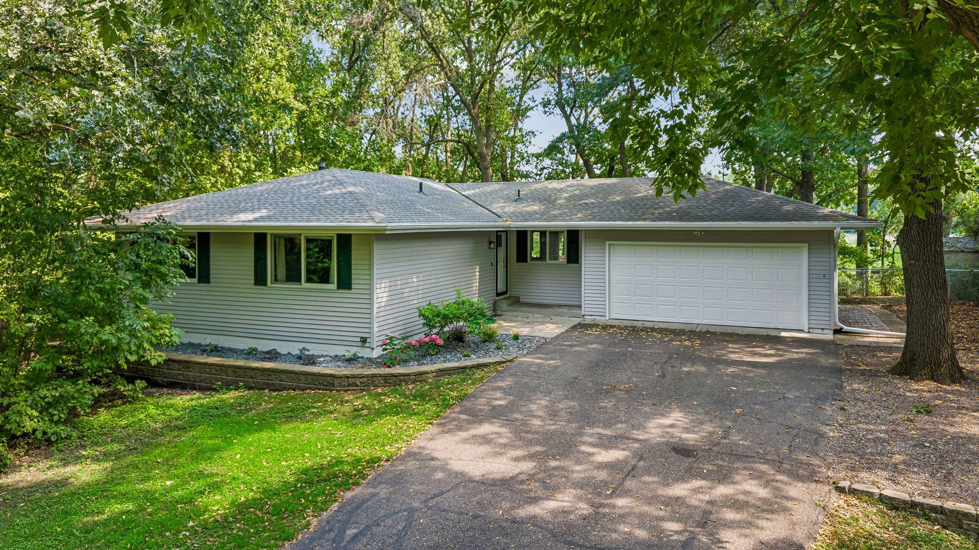 15869 Randall Ln, Minnetonka, MN 55345