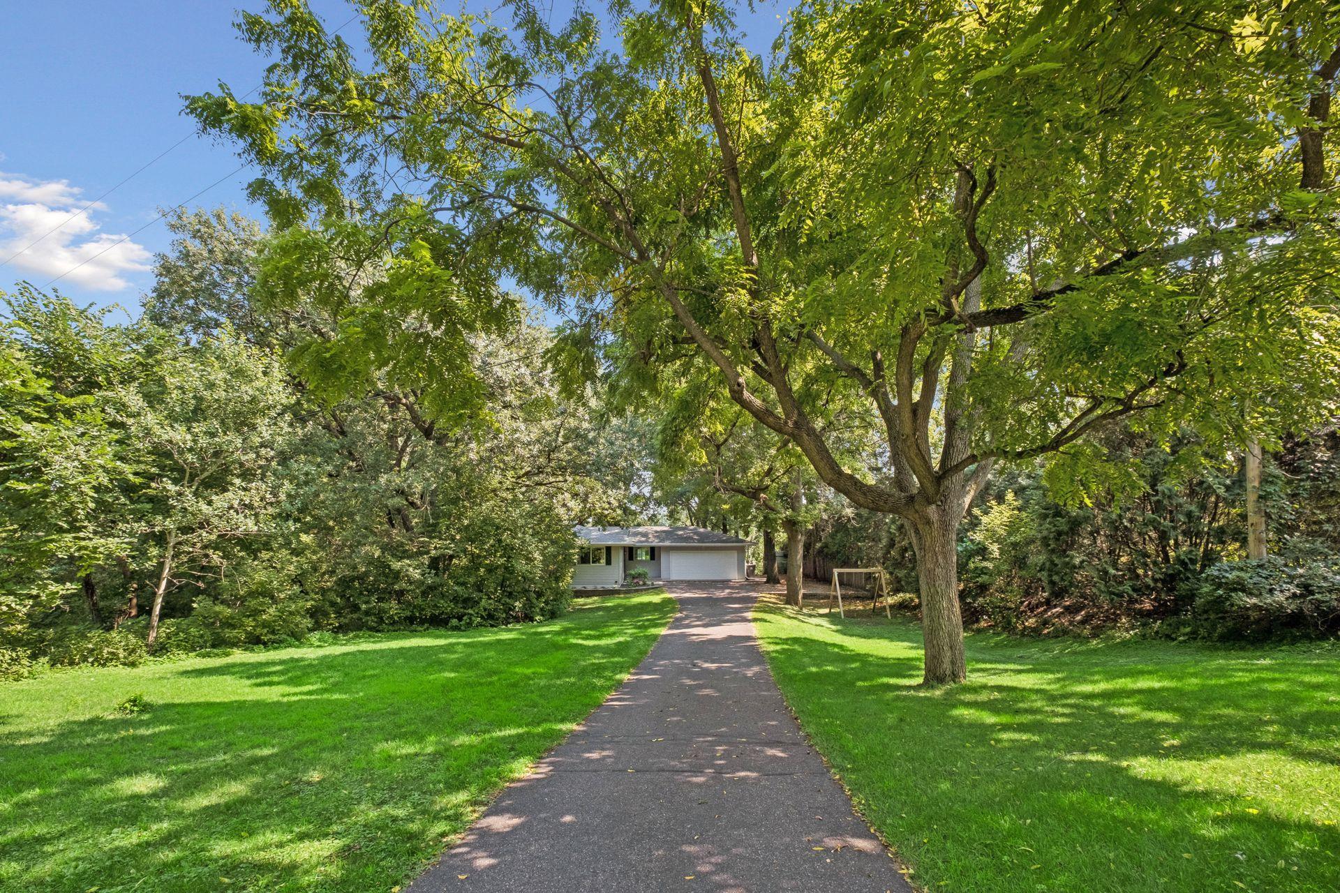 15869 Randall Ln, Minnetonka, MN 55345