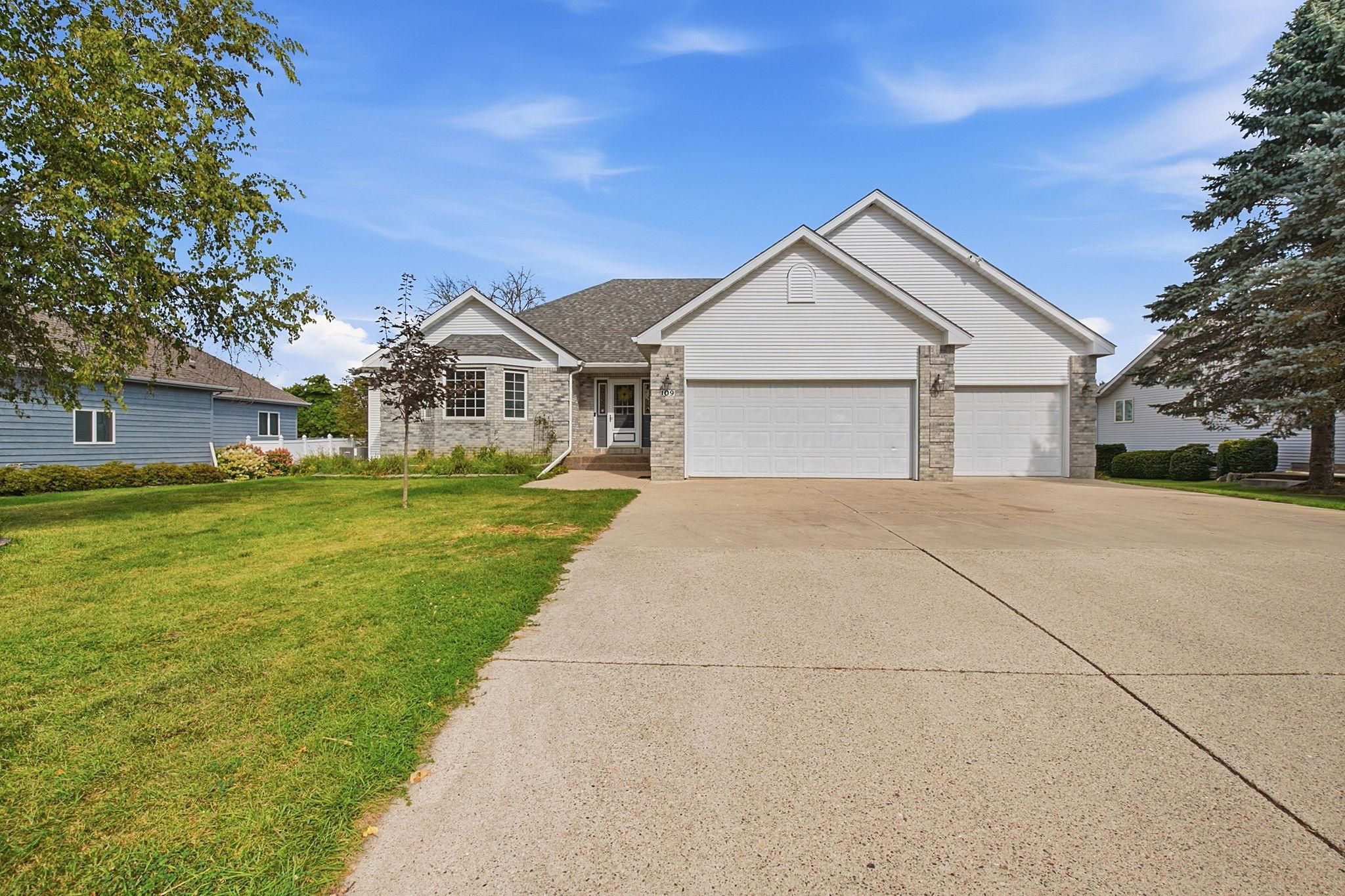 109 Anglewood Dr, Kenyon, MN 55946