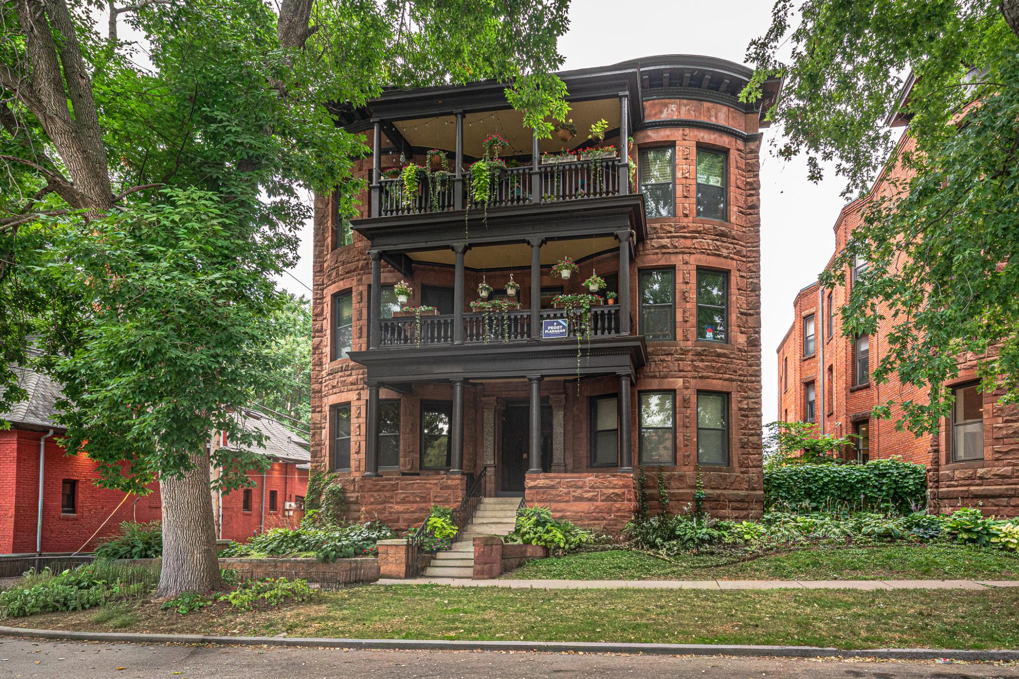 223 Arundel St #1, Saint Paul, MN 55102