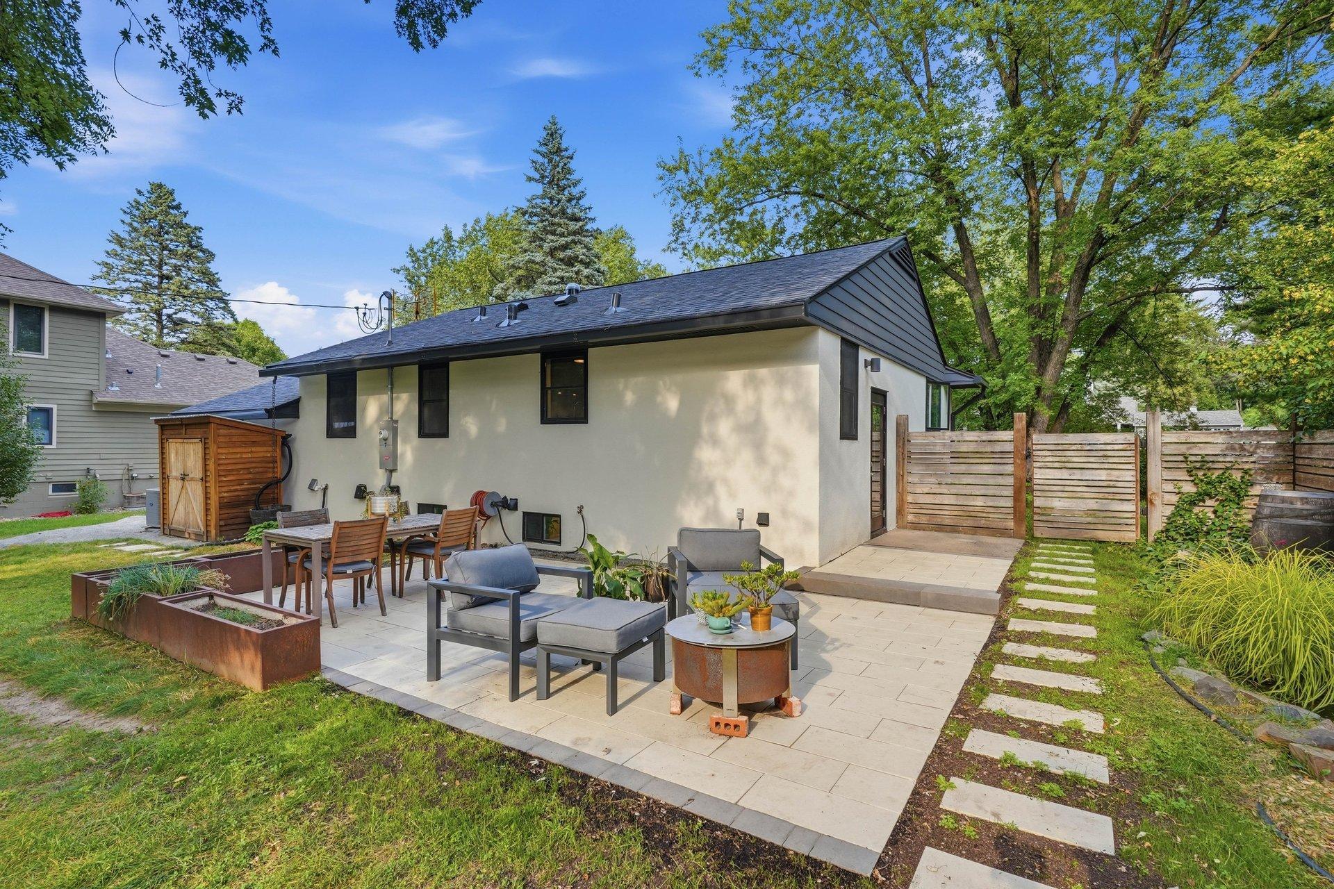 119 Edgewood Ave N, Golden Valley, MN 55427