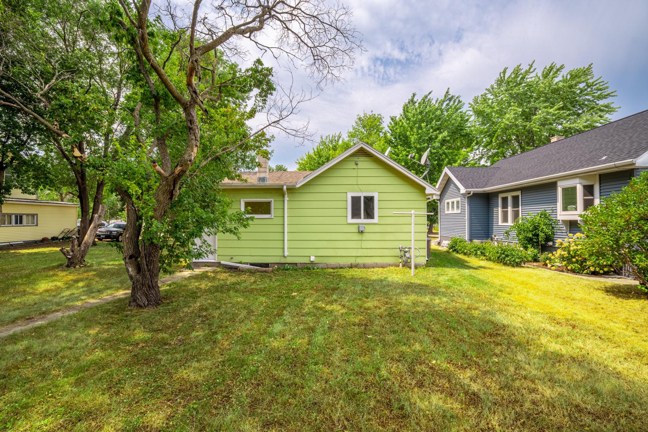 214 4th St NE, Barnesville, MN 56514