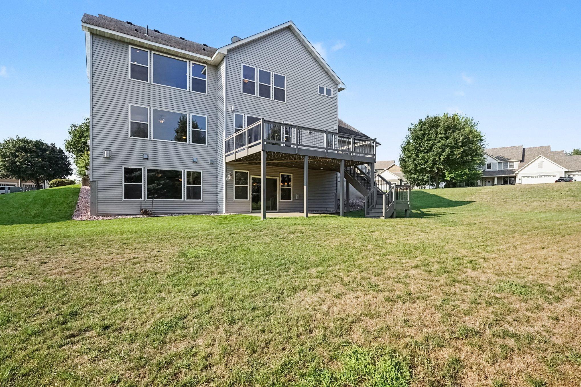 9448 Dunes Ln, Cottage Grove, MN 55016