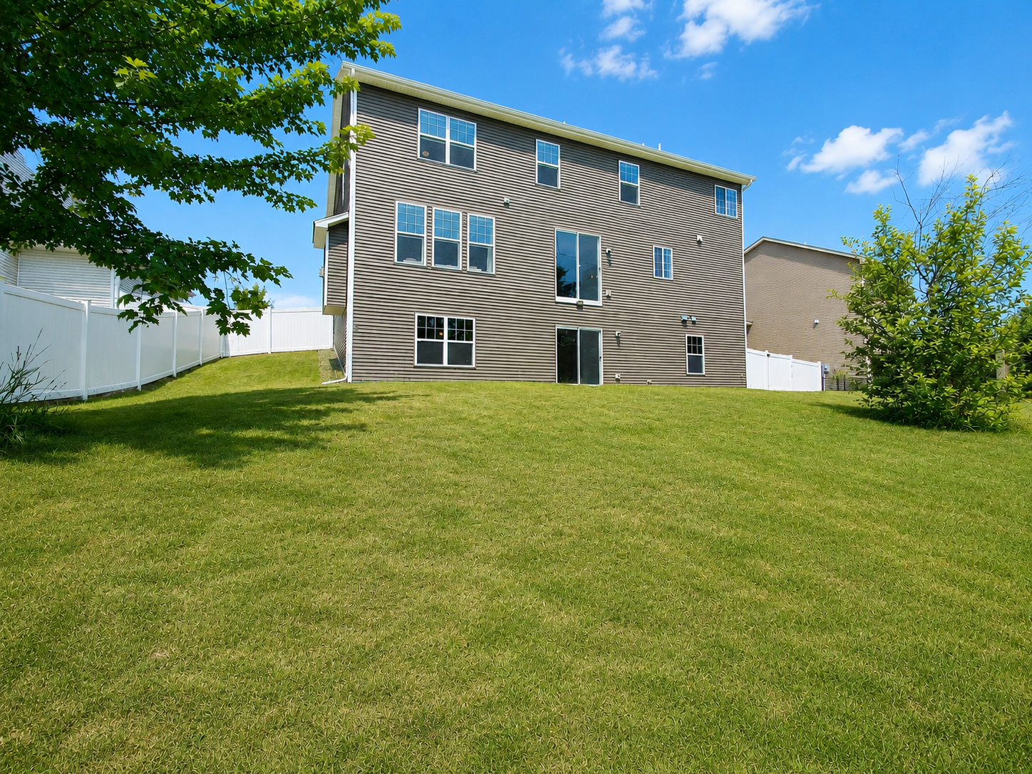 6483 102nd Ave N, Brooklyn Park, MN 55445
