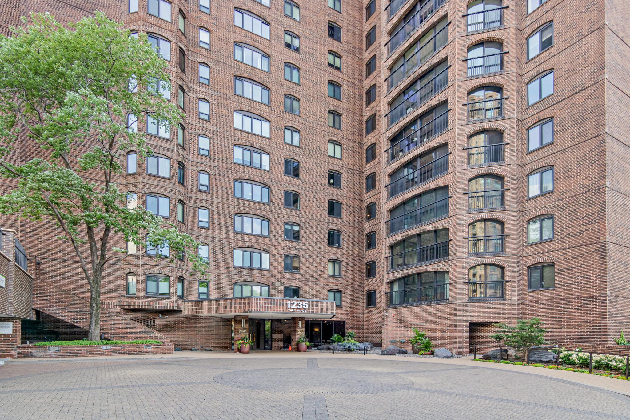 1235 Yale Pl #808, Minneapolis, MN 55403