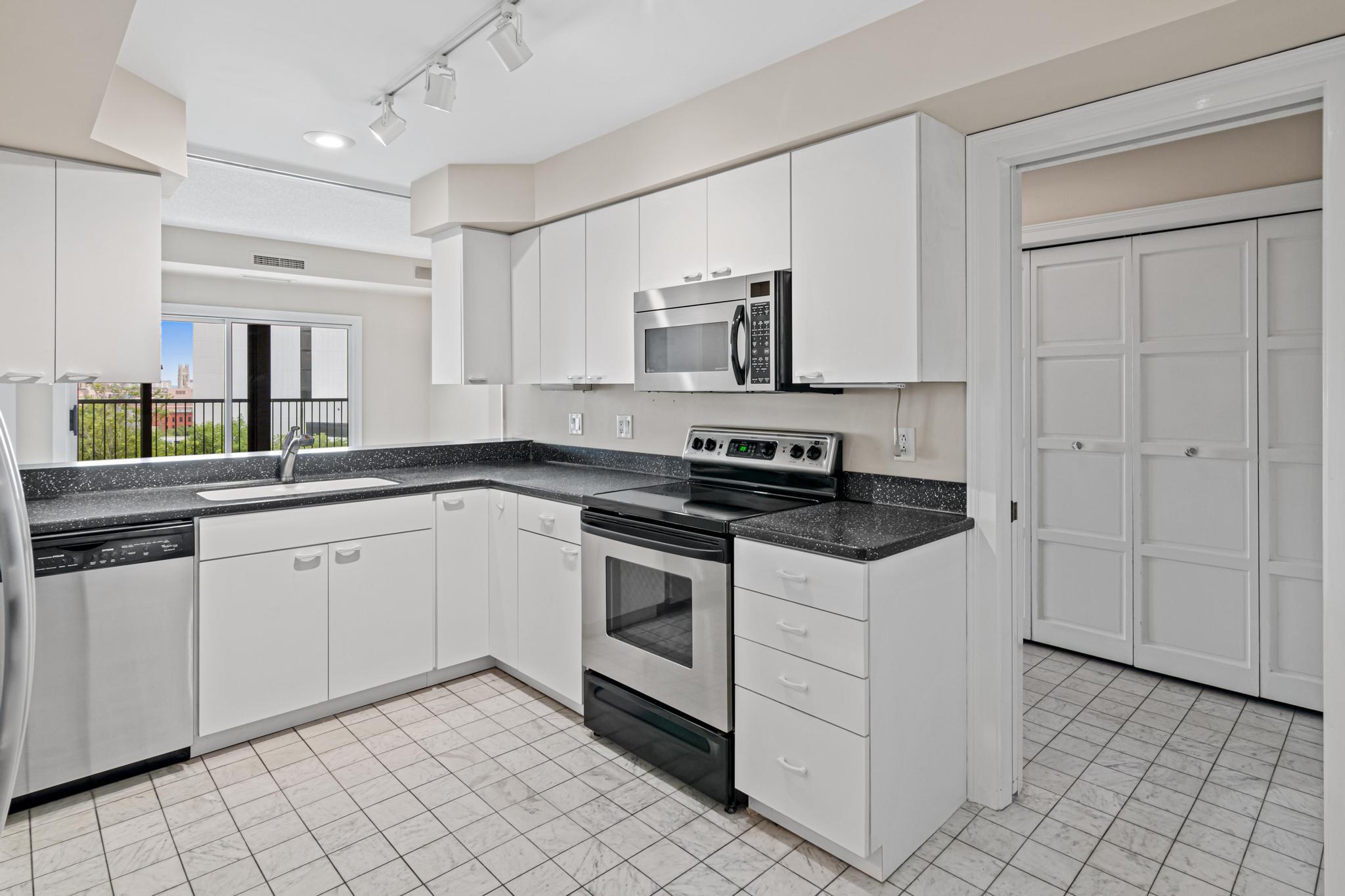 1235 Yale Pl #808, Minneapolis, MN 55403