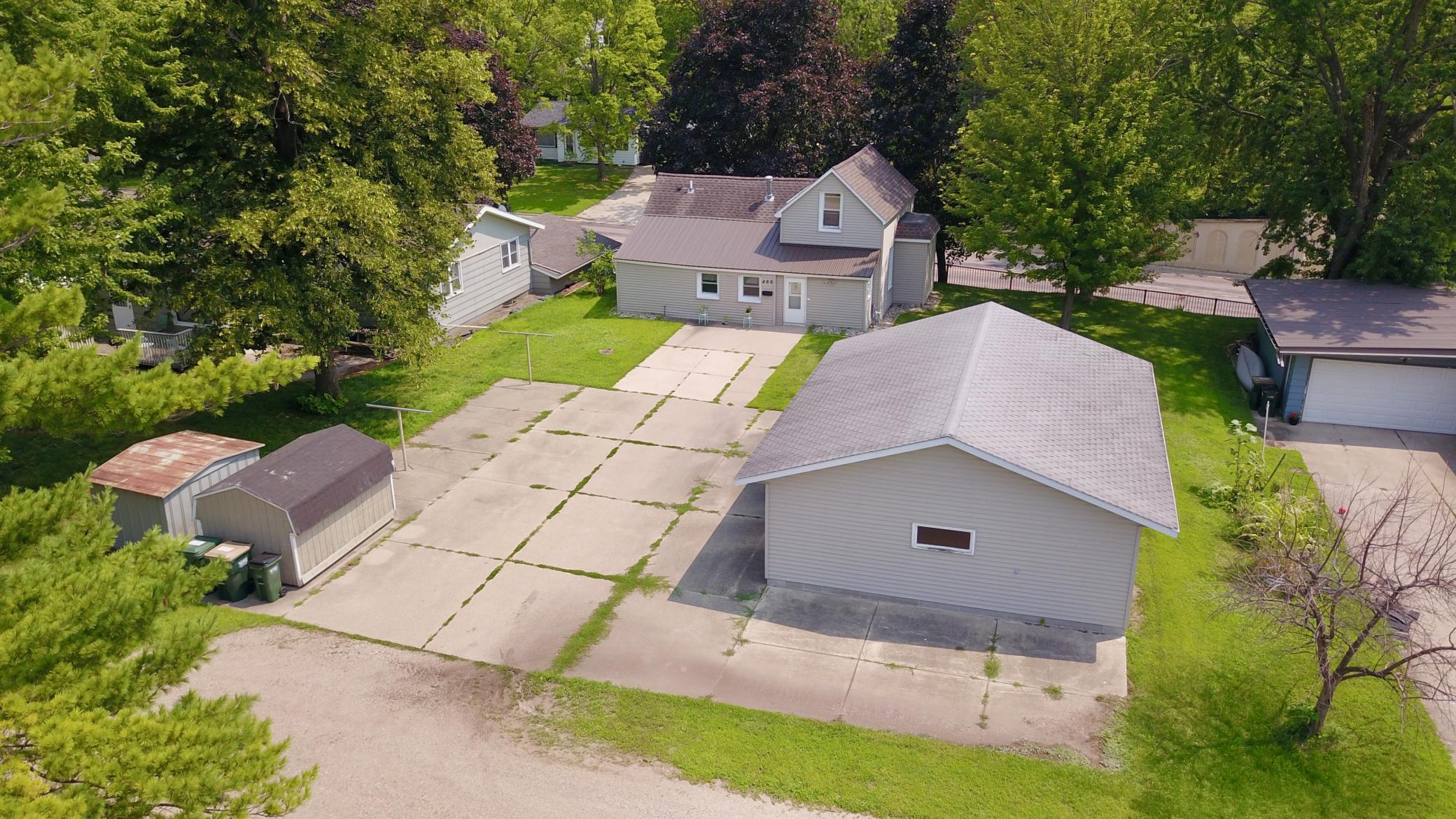 466 Bluff St NE, Hutchinson, MN 55350