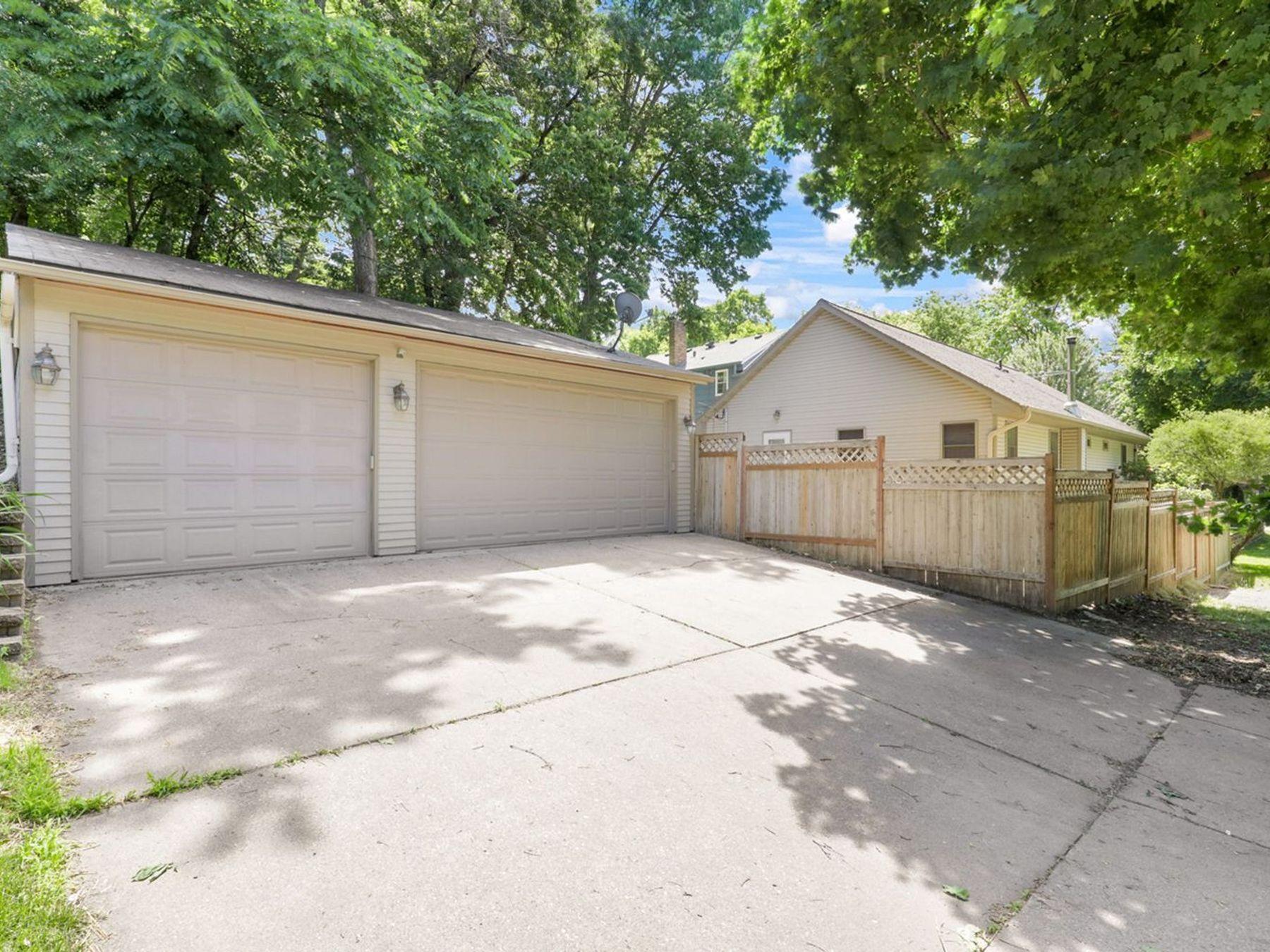 2417 Bourne Ave, Saint Paul, MN 55108