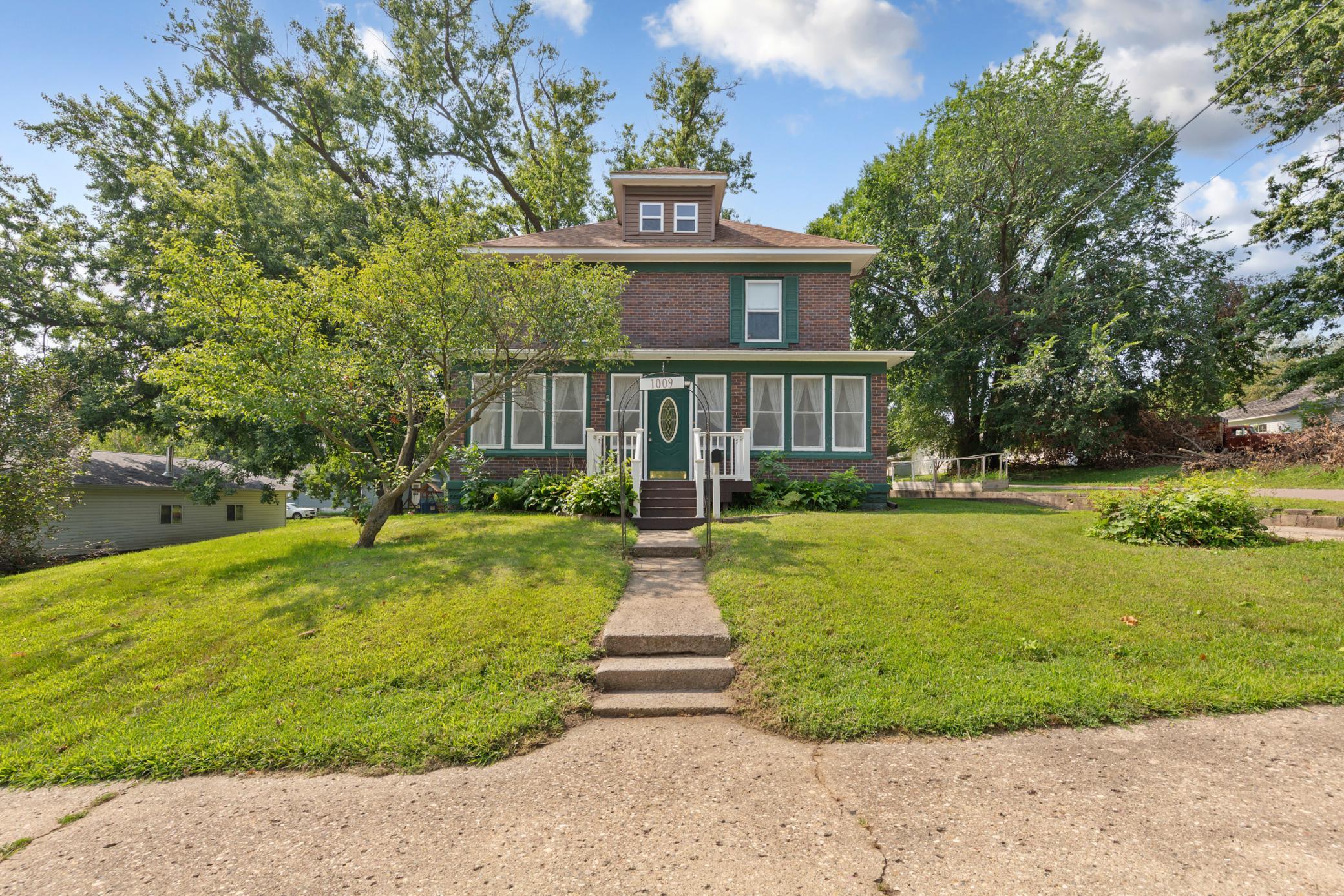 1009 South St, Jackson, MN 56143