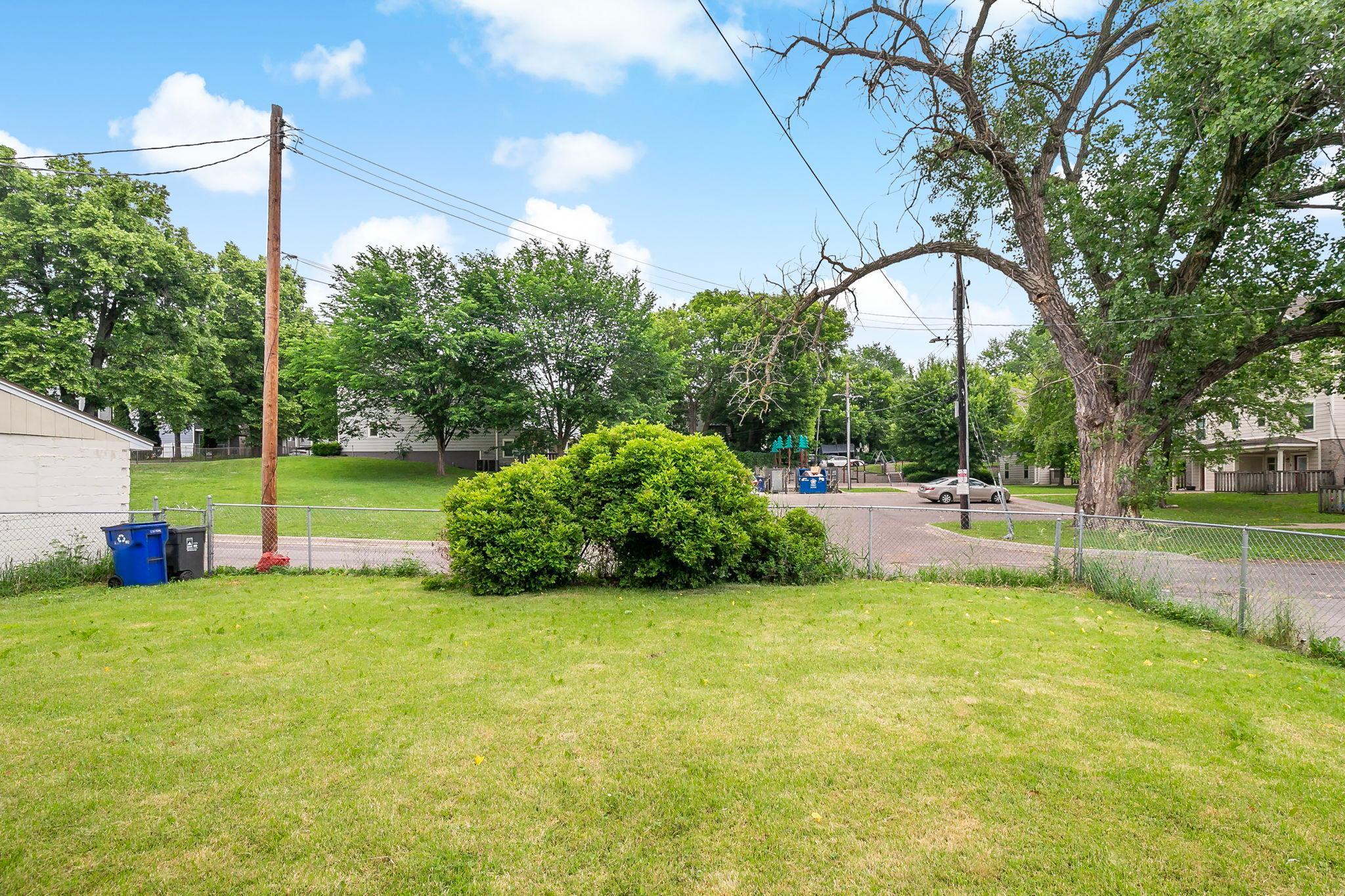 918 Edgerton St, Saint Paul, MN 55130