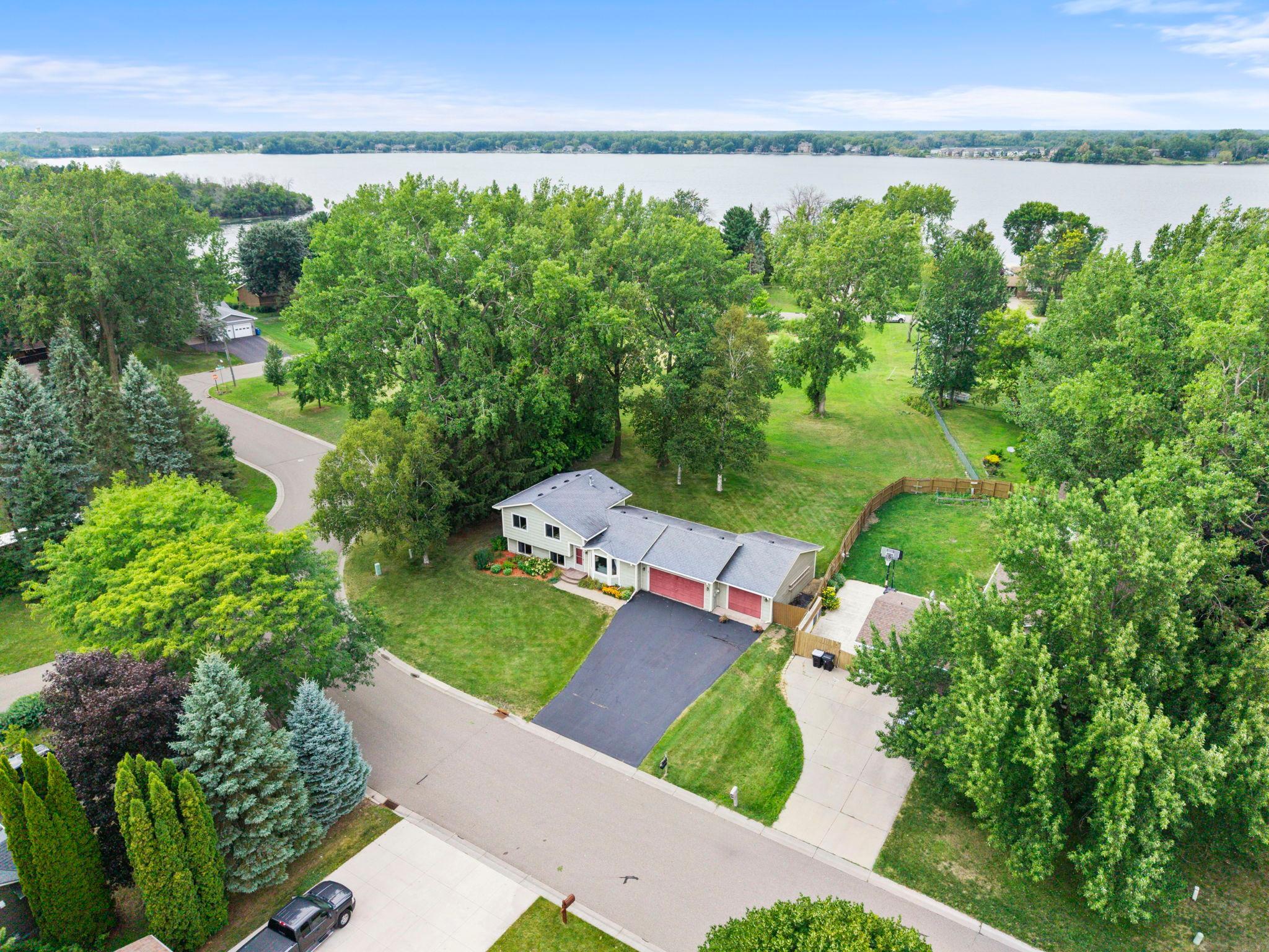 1555 Lamotte Cir, Lino Lakes, MN 55038