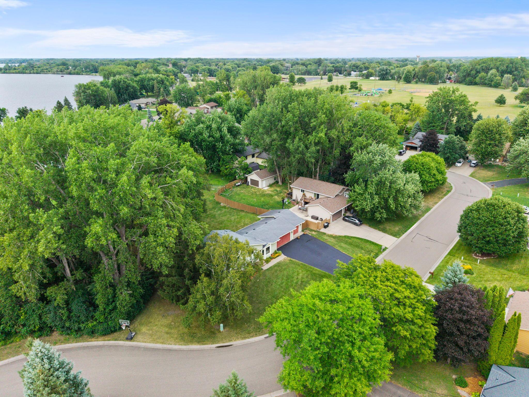 1555 Lamotte Cir, Lino Lakes, MN 55038