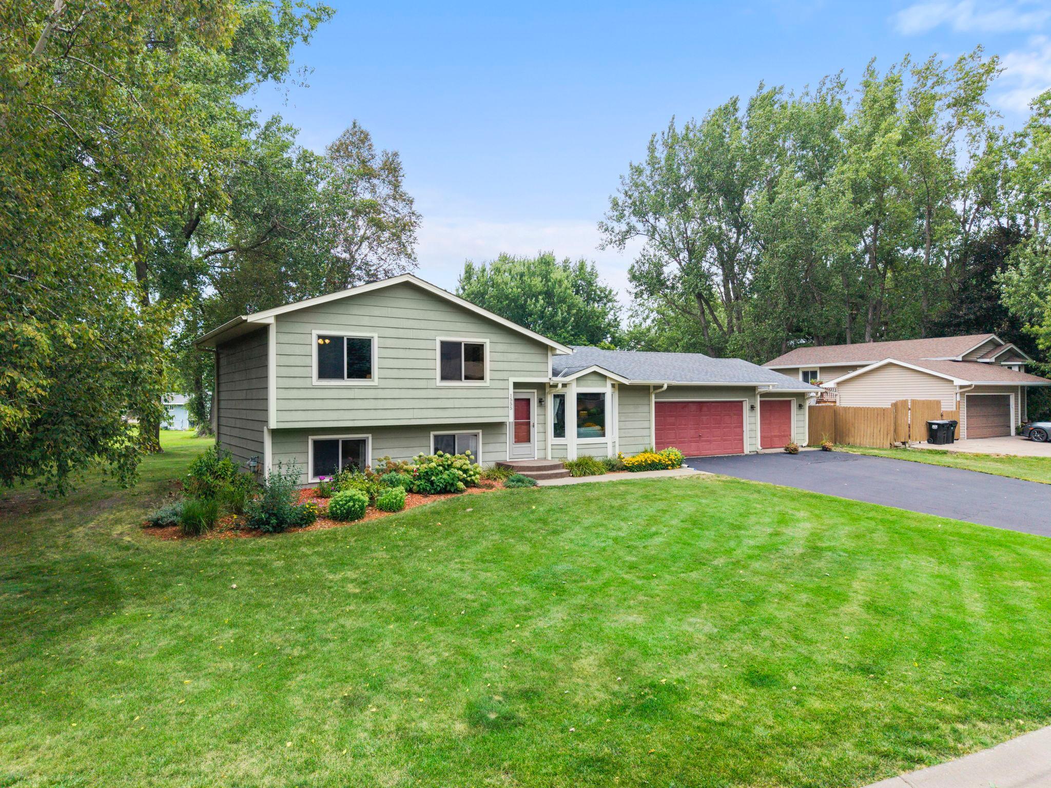 1555 Lamotte Cir, Lino Lakes, MN 55038