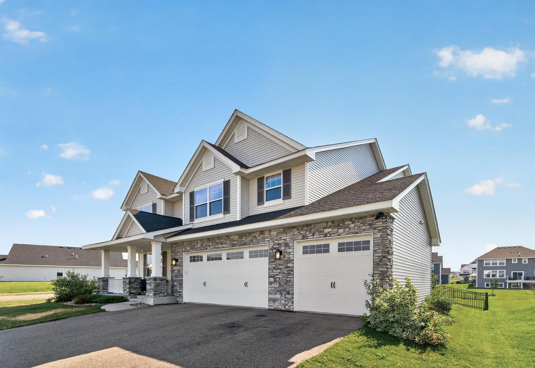 8384 Yearling Trl, Woodbury, MN 55129