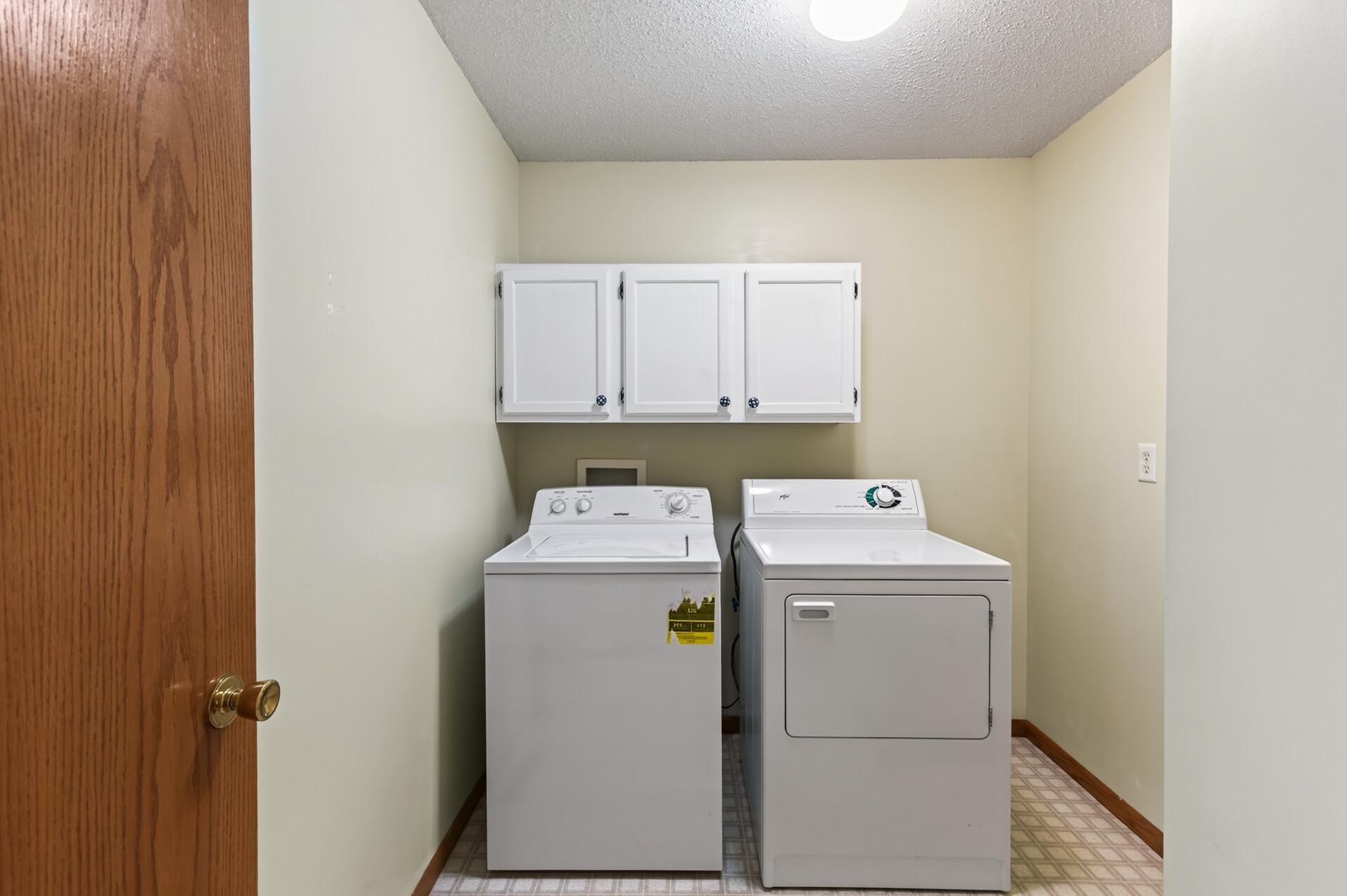 1012 Heldt St, Chaska, MN 55318