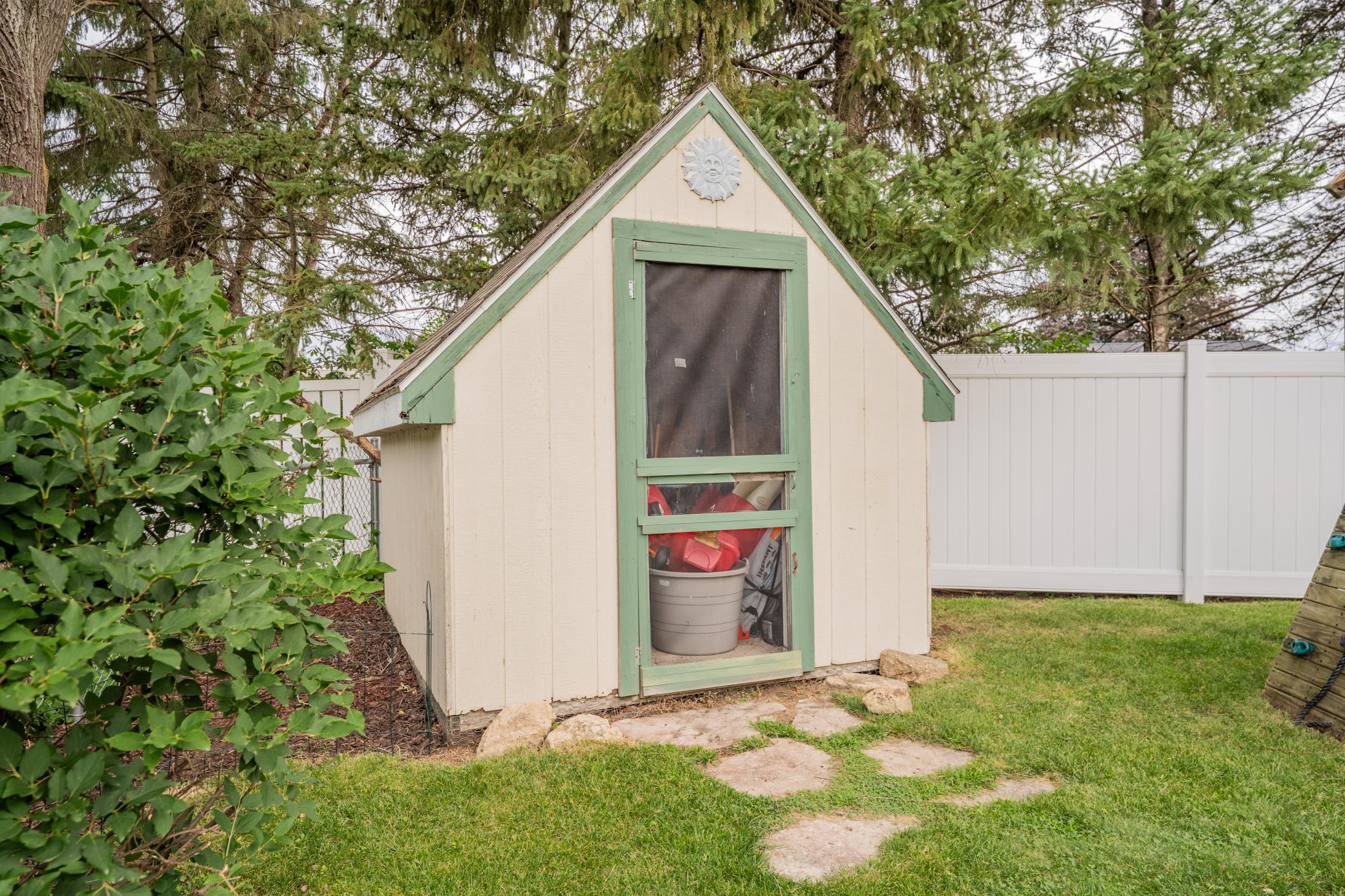 1704 Sierra Dr S, Eau Claire, WI 54701